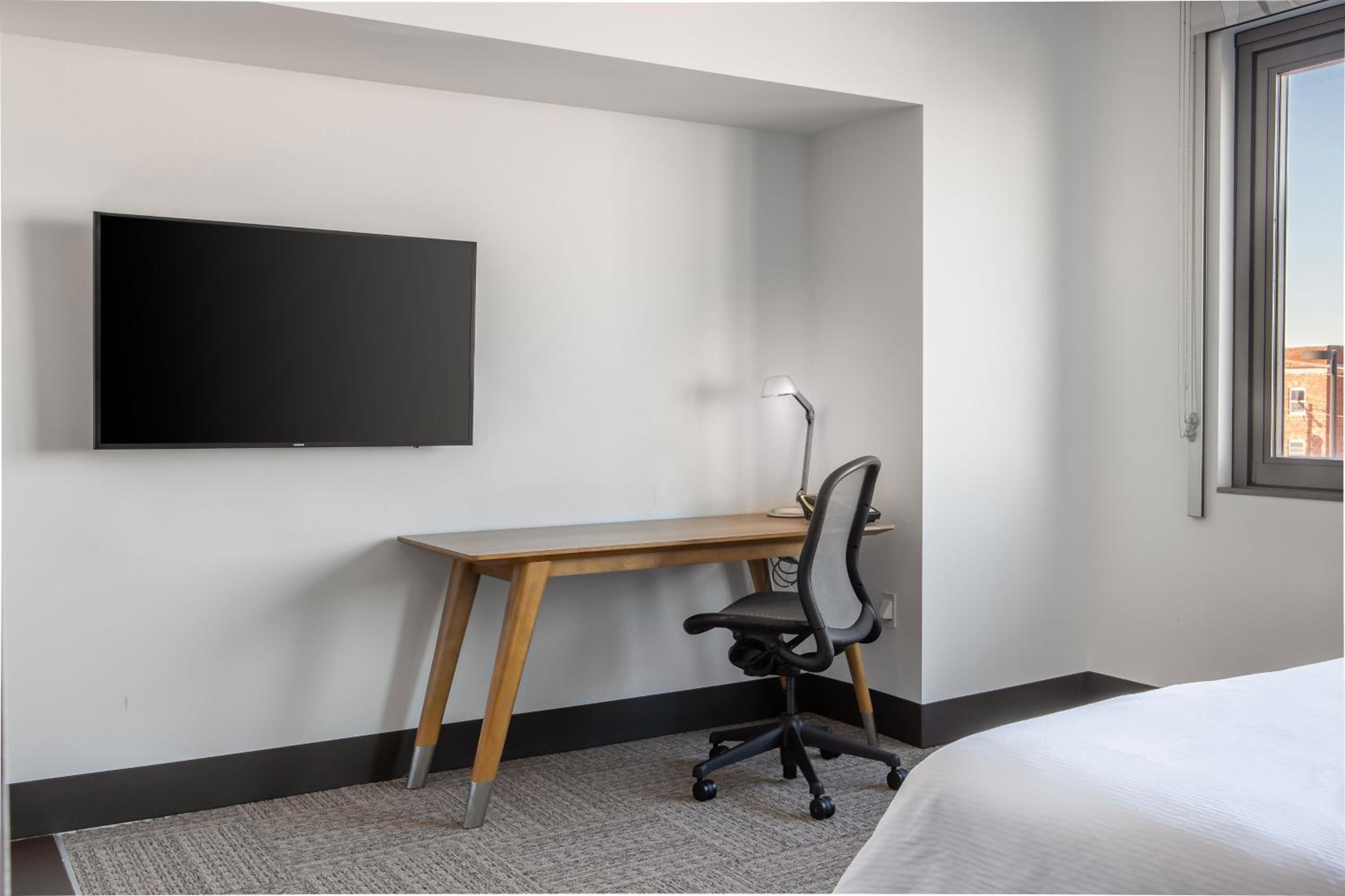 Standard King Room - Photo 6