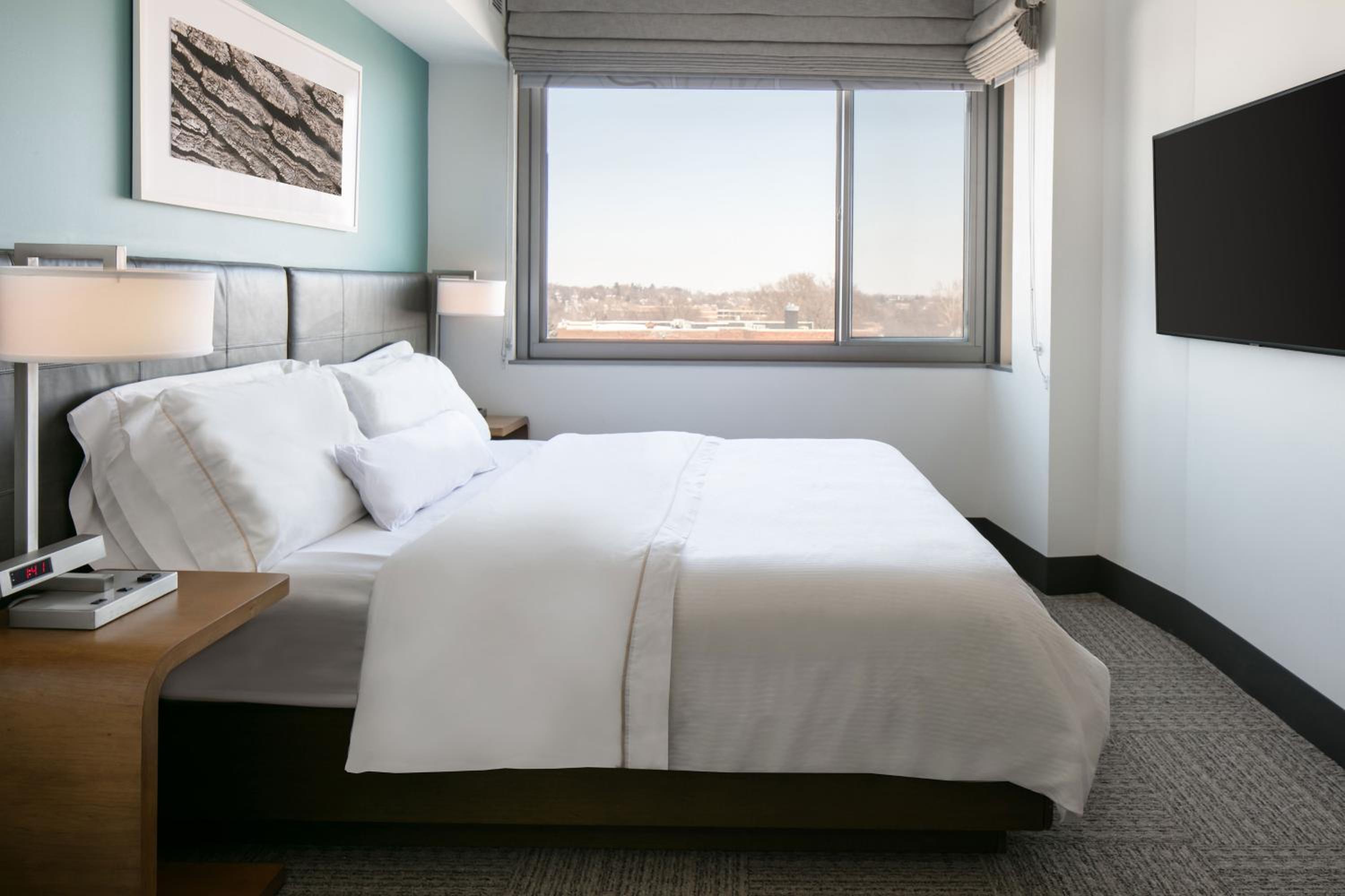 Executive King Suite - Photo 6
