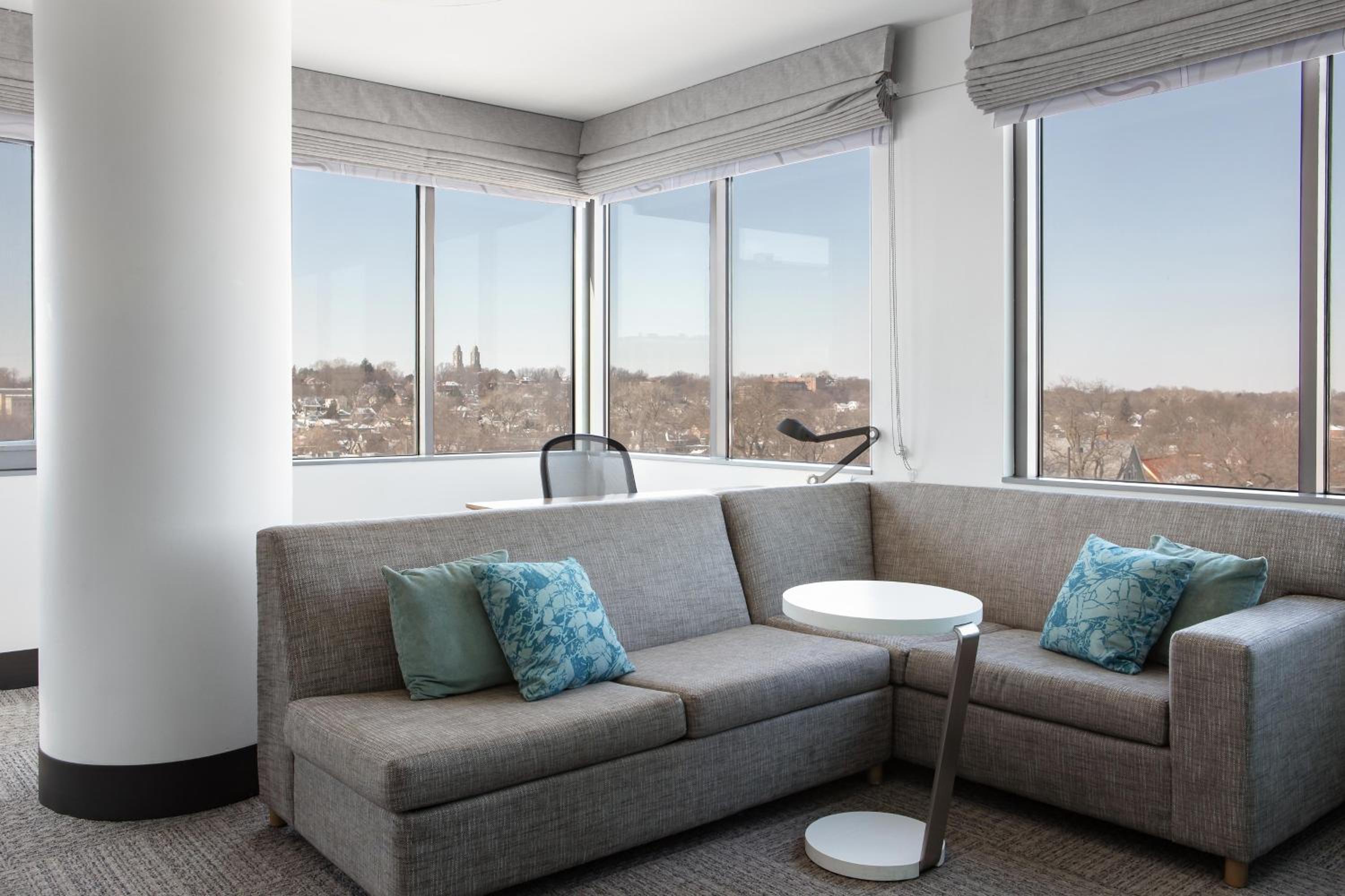 Executive King Suite - Photo 7