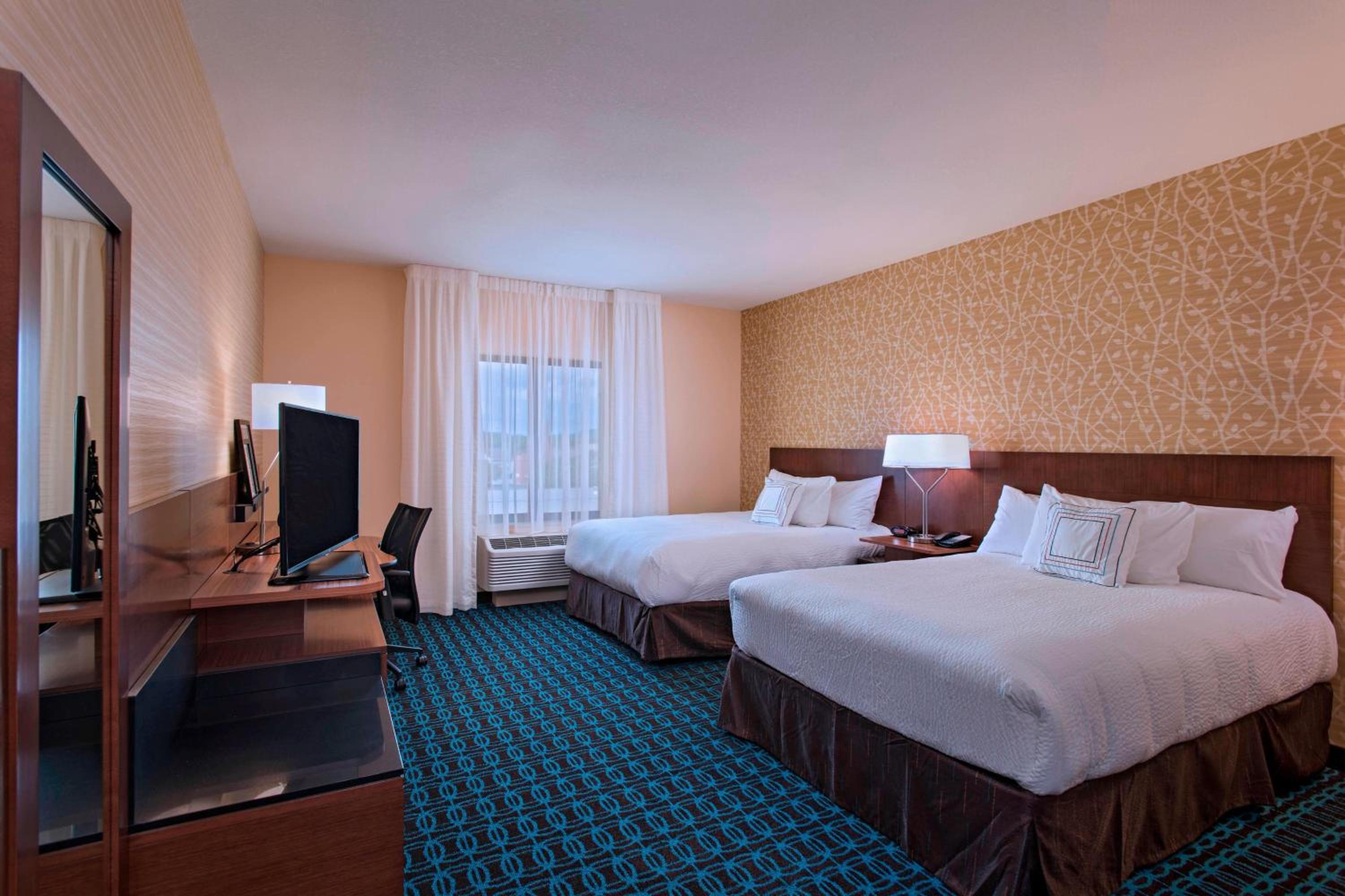Queen Room with Two Queen Beds and Adapted Tub - Mobility and Hearing Accessible photo 1