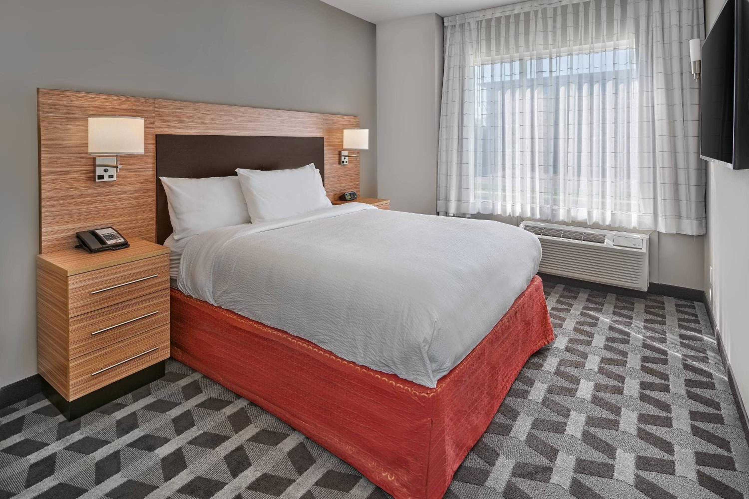 2 Bedroom Suite - Photo 3