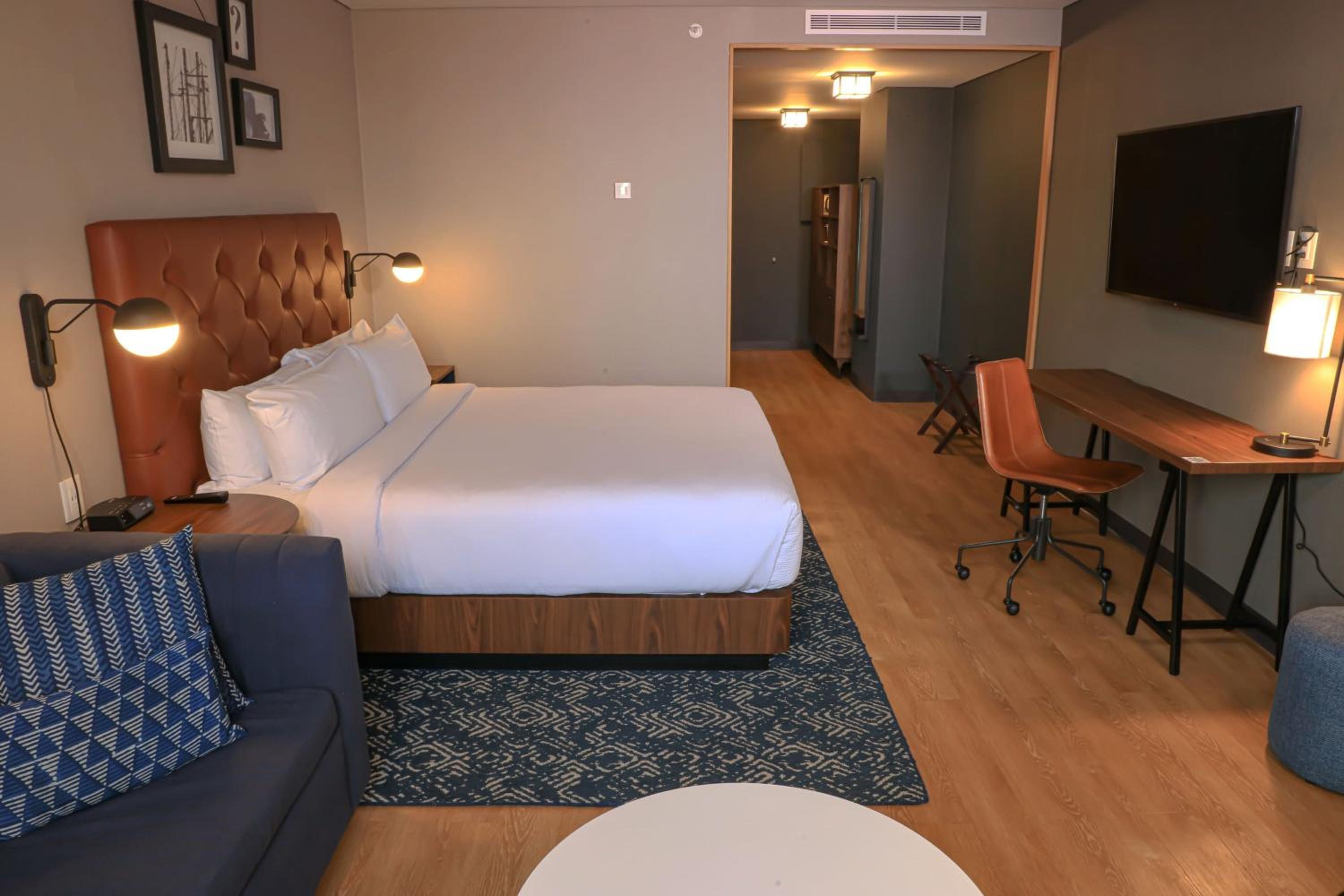 Superior King Room - Photo 8