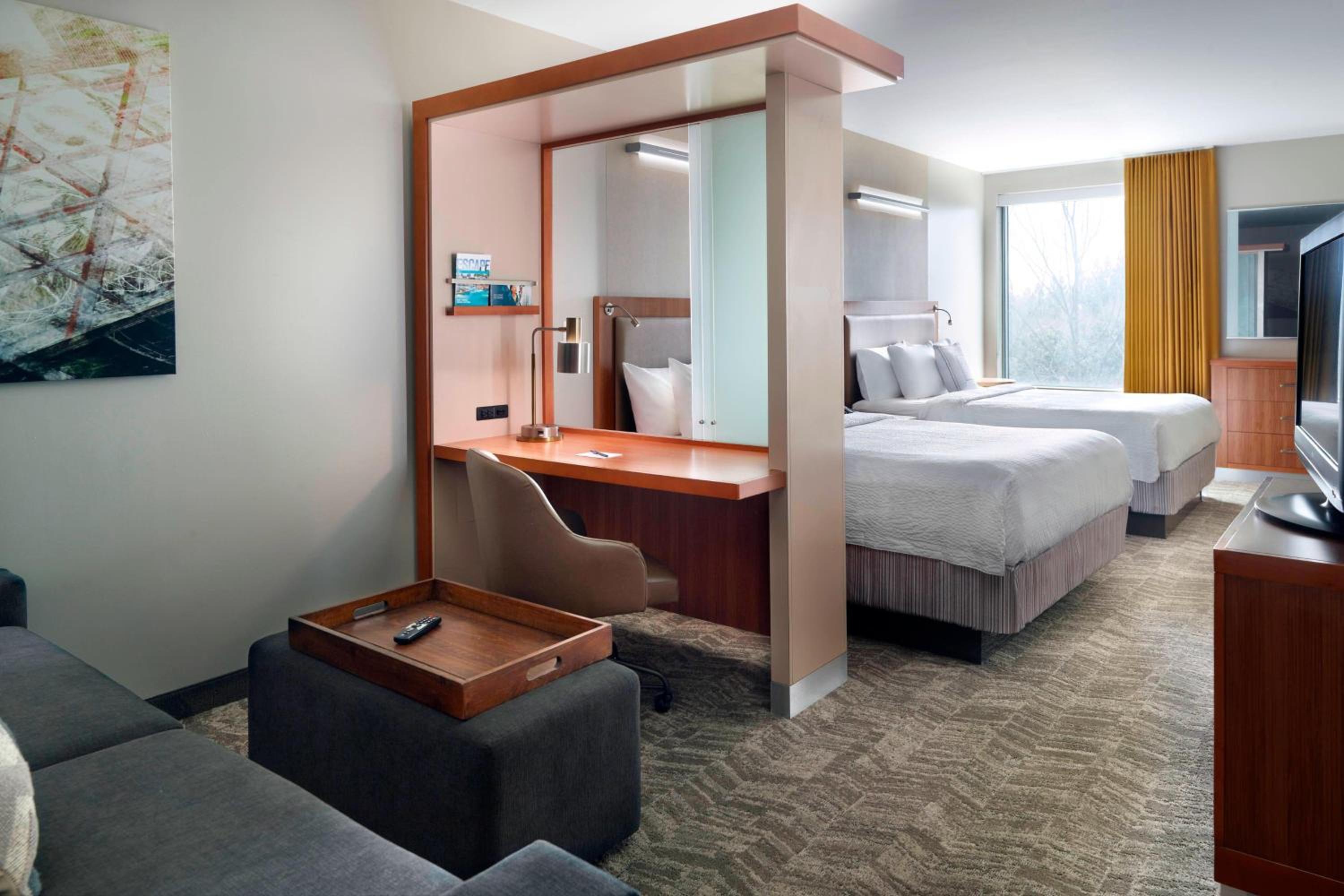 Queen Suite with Sofa Bed - Photo 6