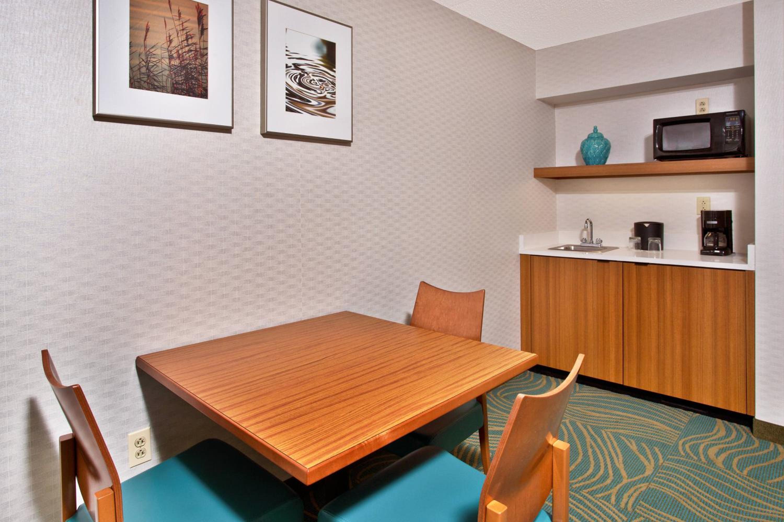 Executive Double Room with Two Double Beds - Sofa Bed - Photo 2