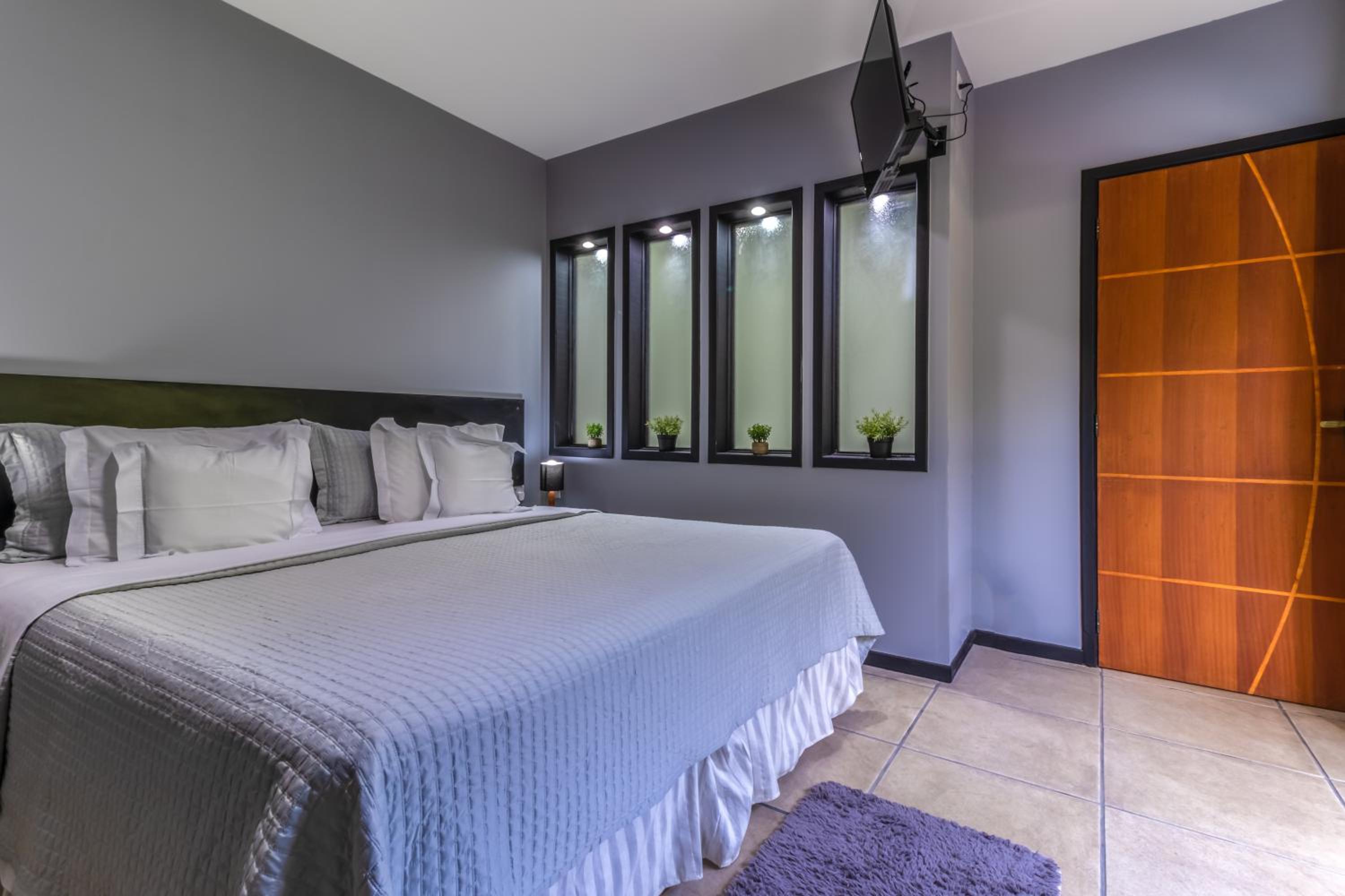 Deluxe King Room photo 1