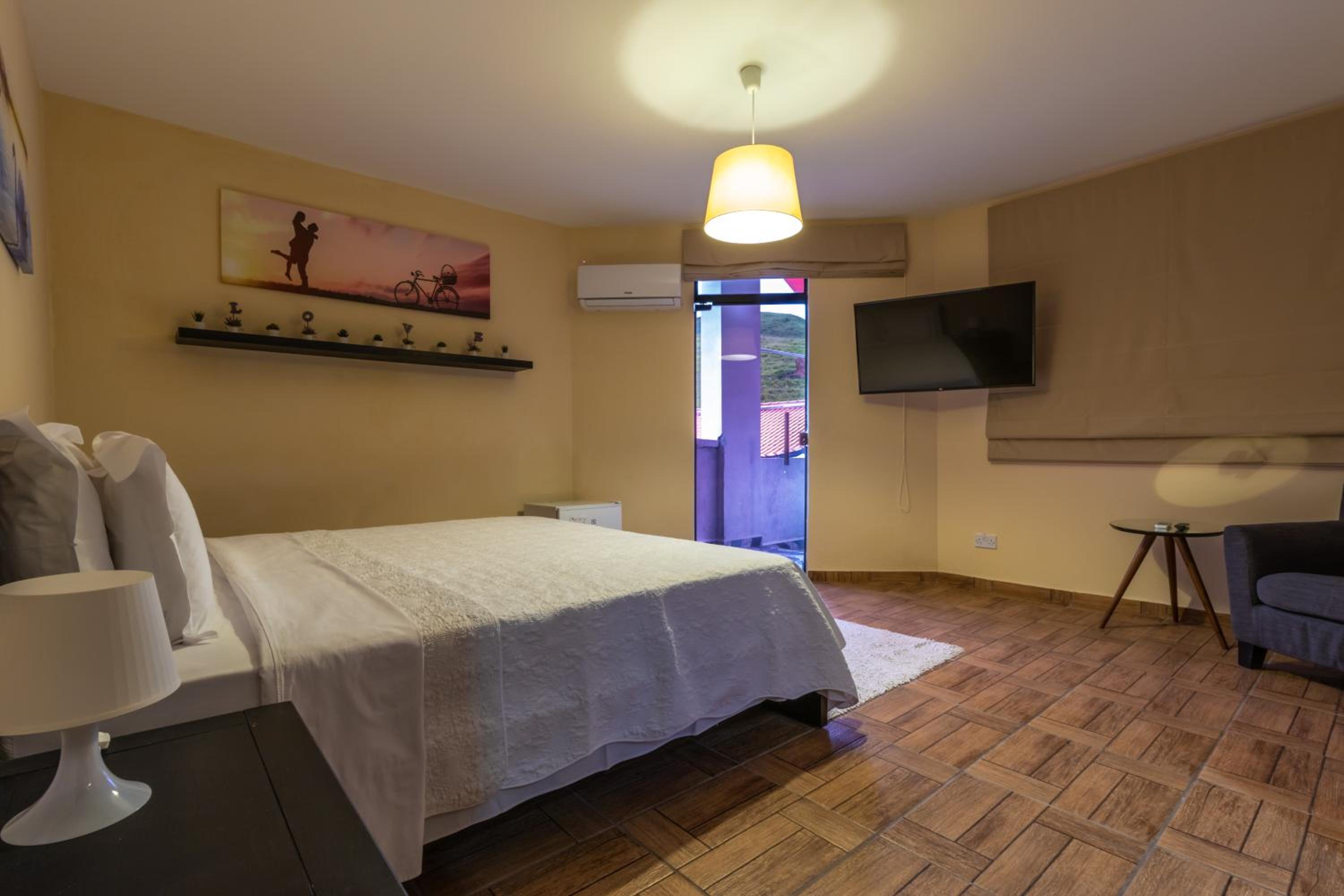 King Suite with Balcony photo 1