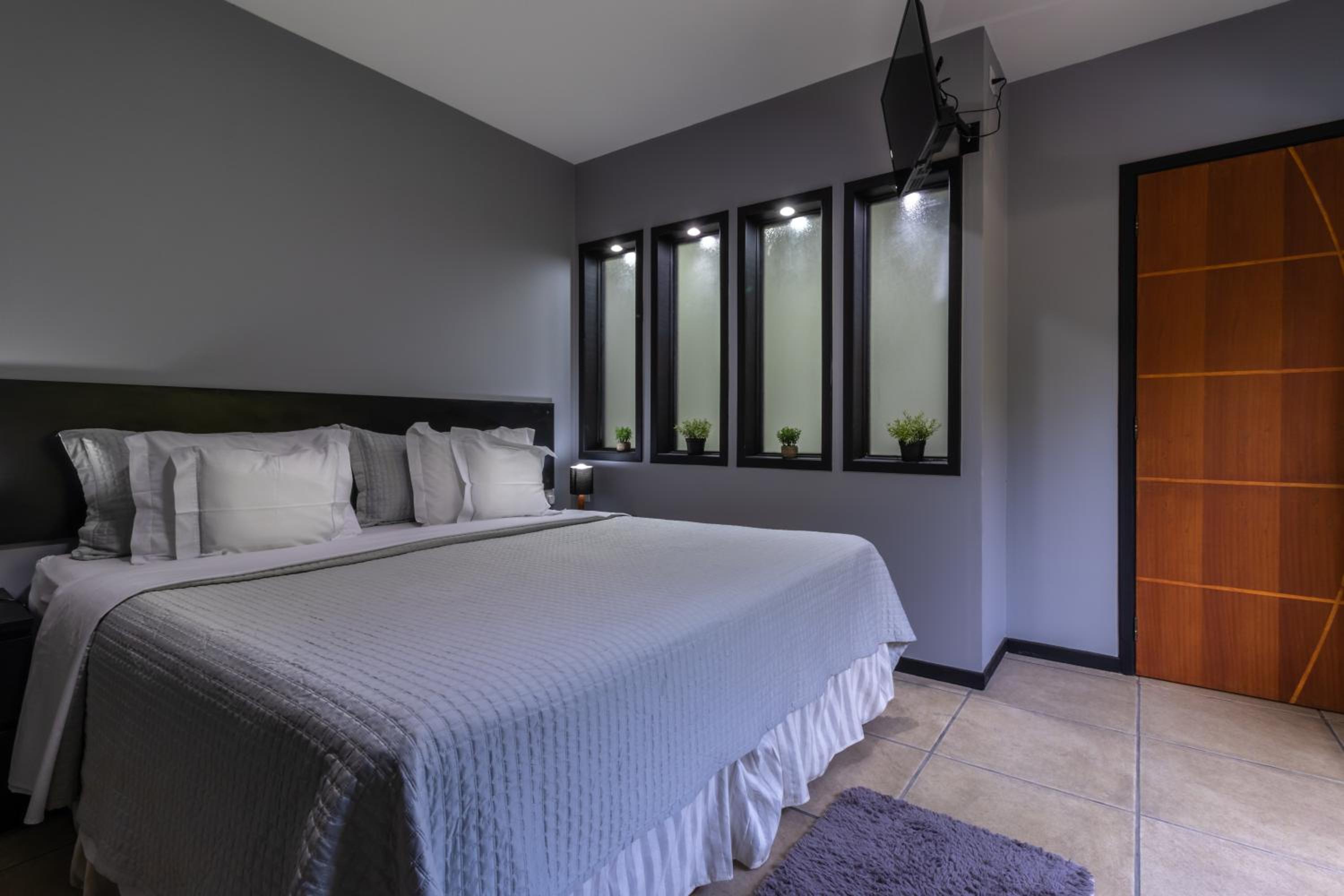 Deluxe King Room photo 2