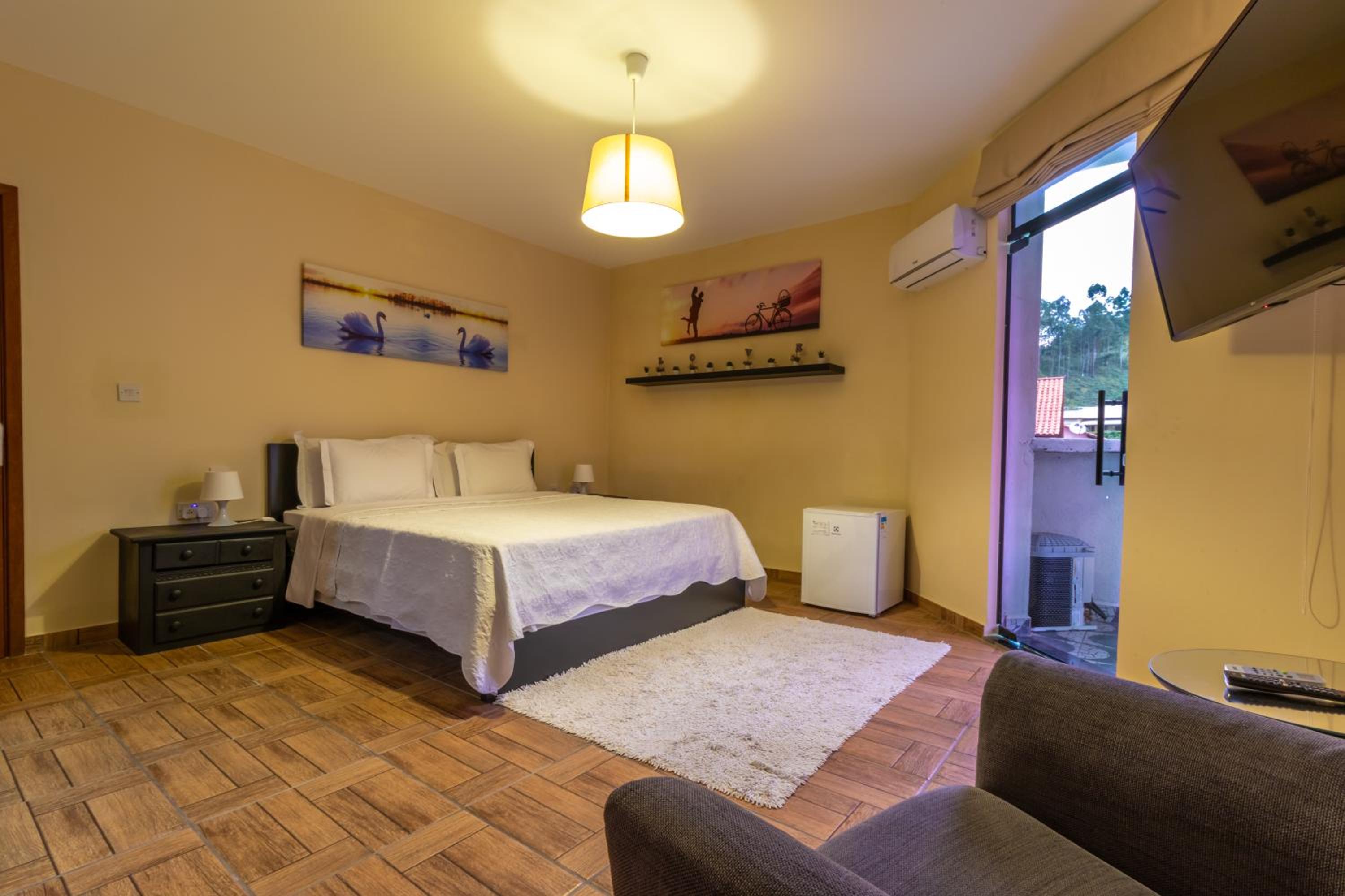 King Suite with Balcony photo 3