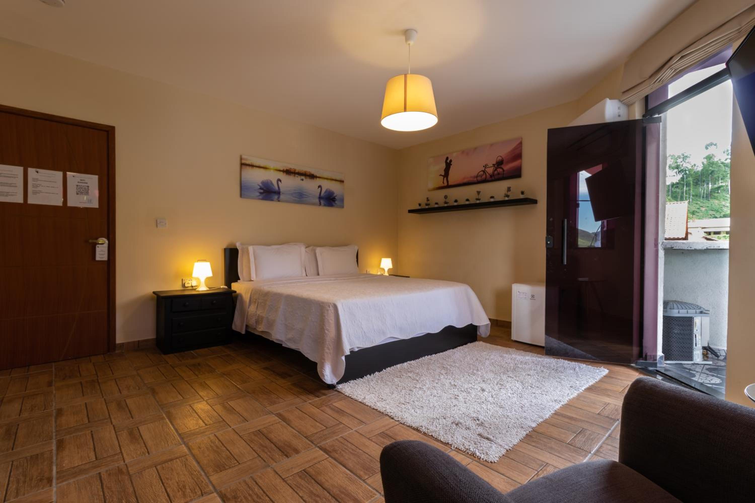 King Suite with Balcony photo 2