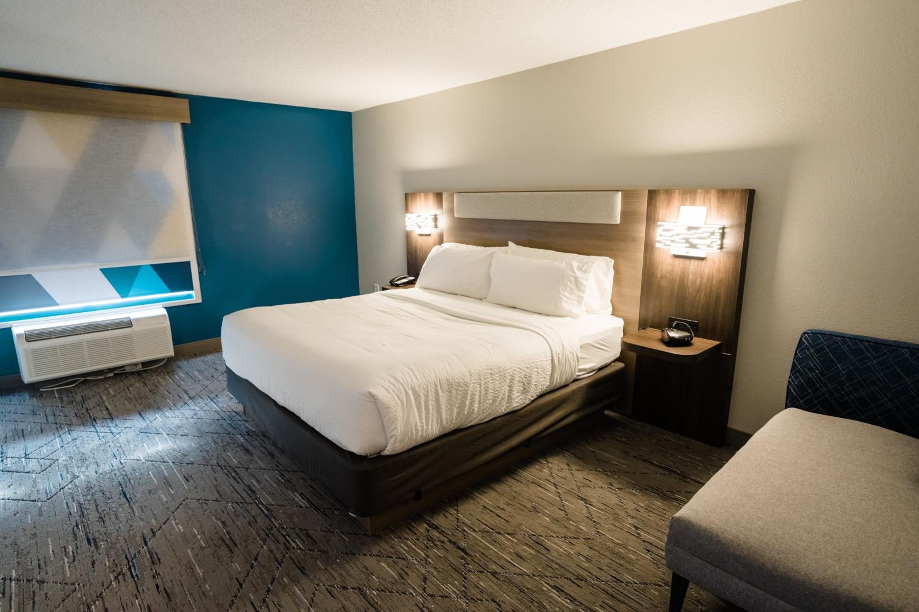 Standard King Room - Photo 1
