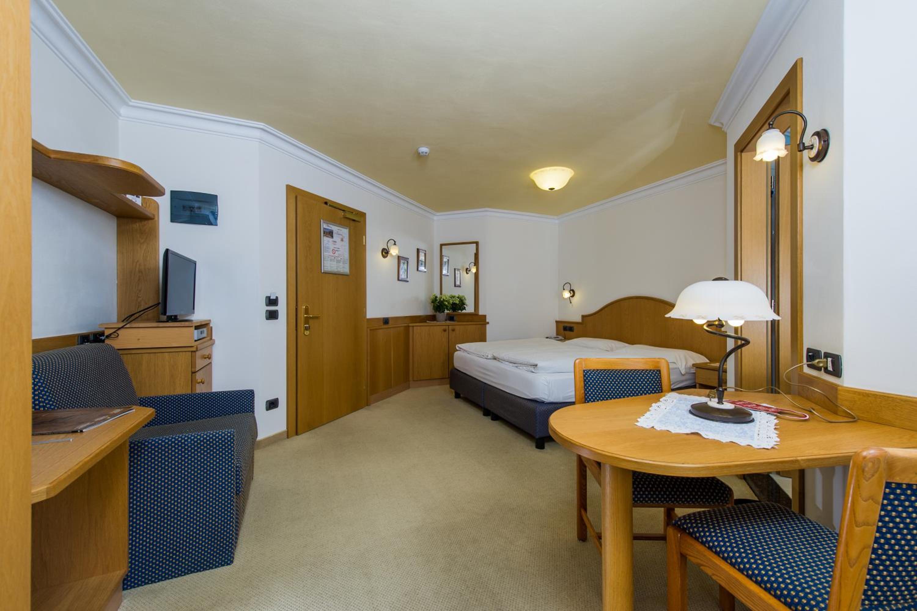 Superior Twin/Double Room with Balcony - Photo 6