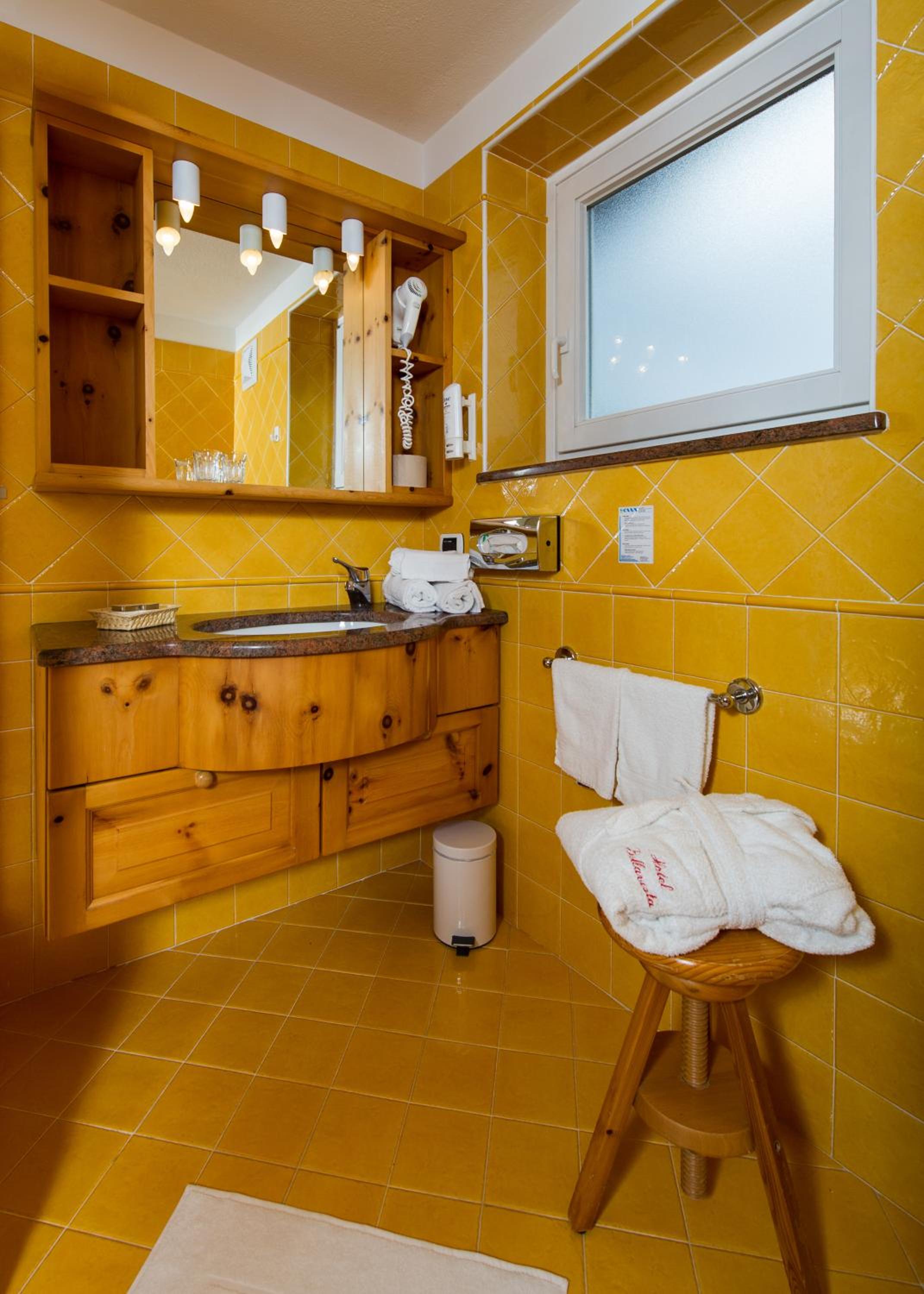 Superior Twin/Double Room with Balcony - Photo 7