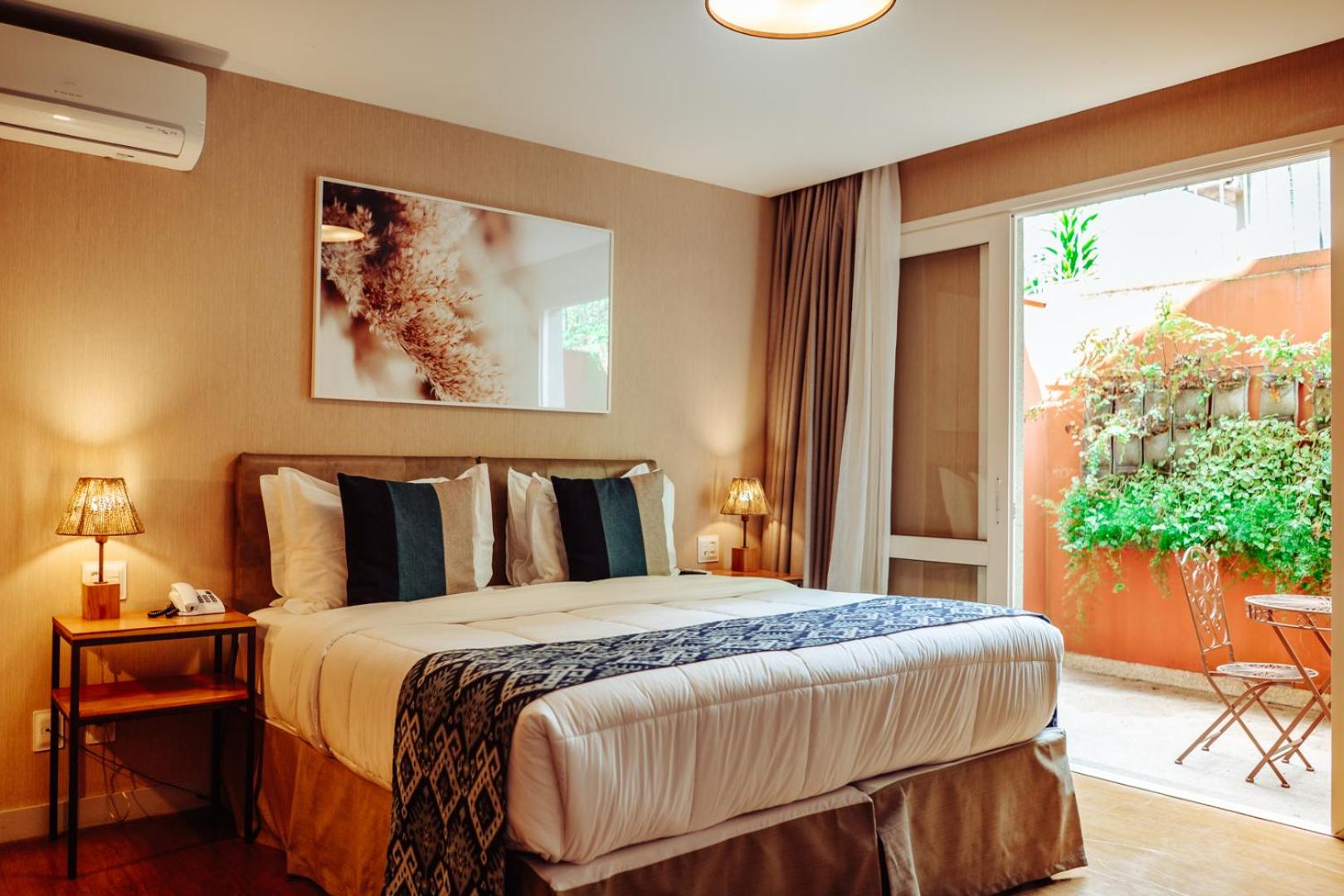 Deluxe Queen Room