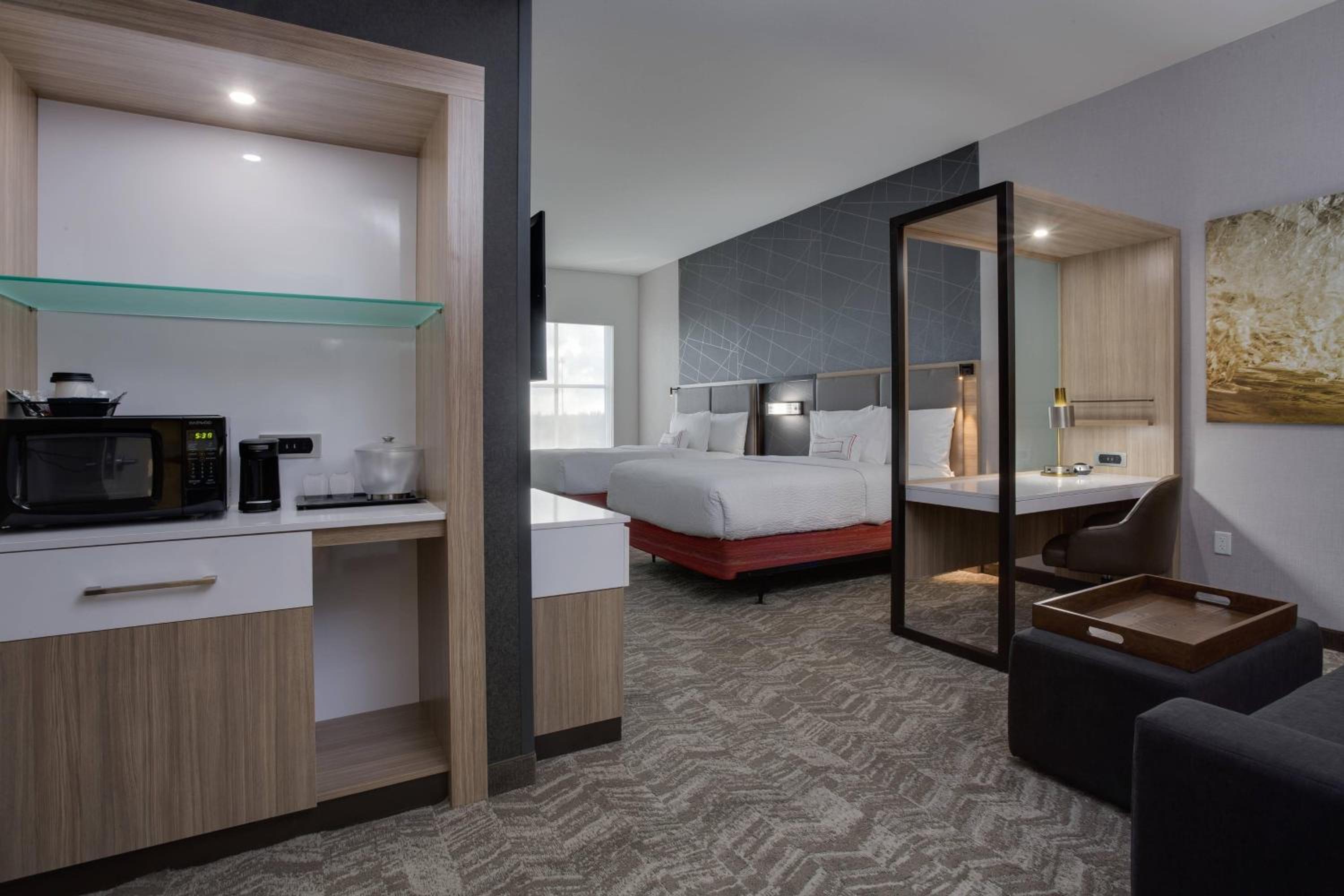 Suite, 2 Queen, Trundle bed - Photo 3