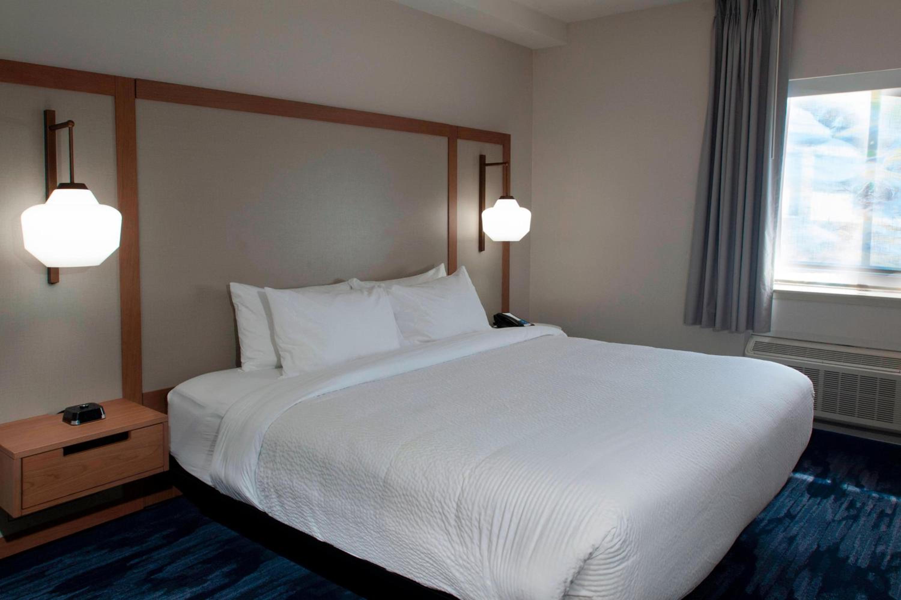 Executive Suite Guestroom with 1 King Bed - Photo 2