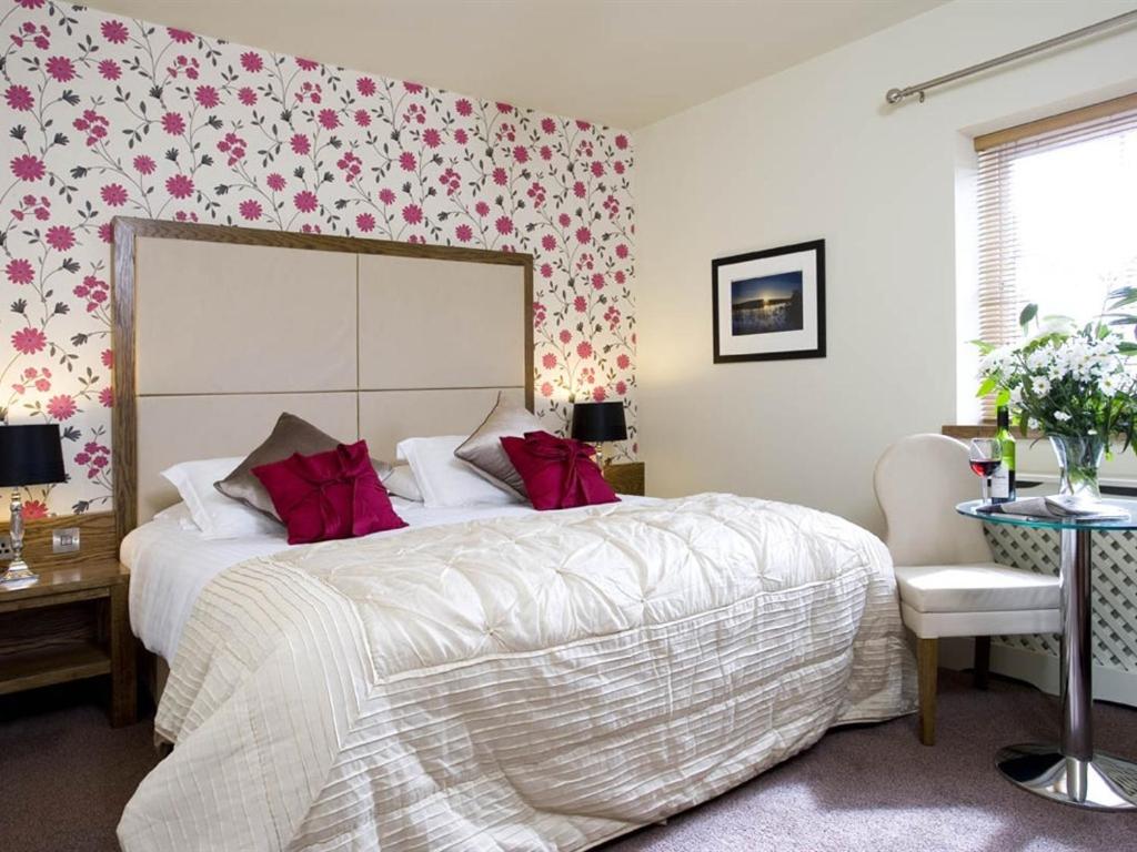 Twin Room with Bath photo 2