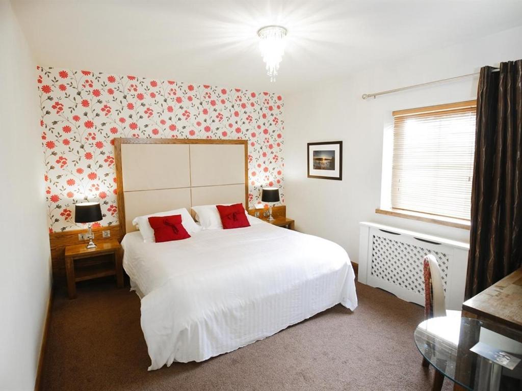Twin Room with Bath photo 3