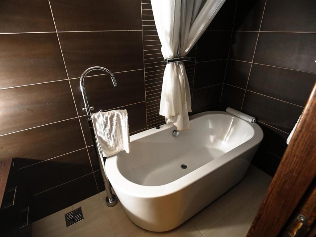One-Bedroom Suite photo 3