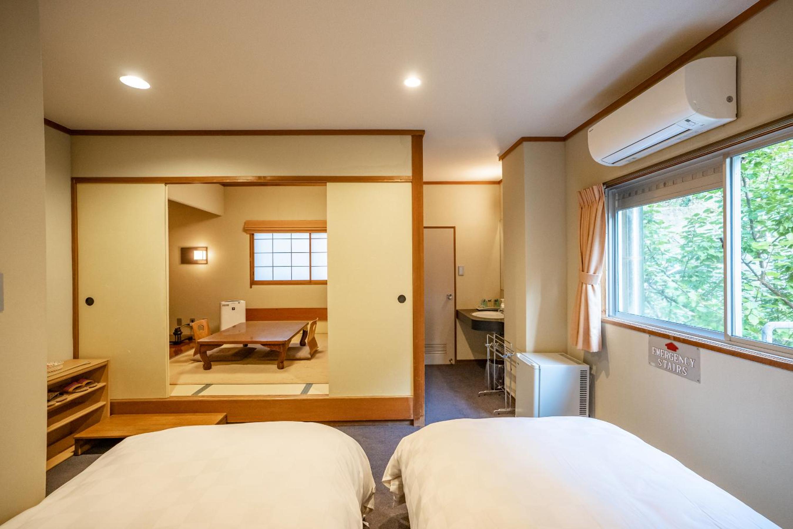 Twin Room with Tatami Area and Shared Bathroom photo 3