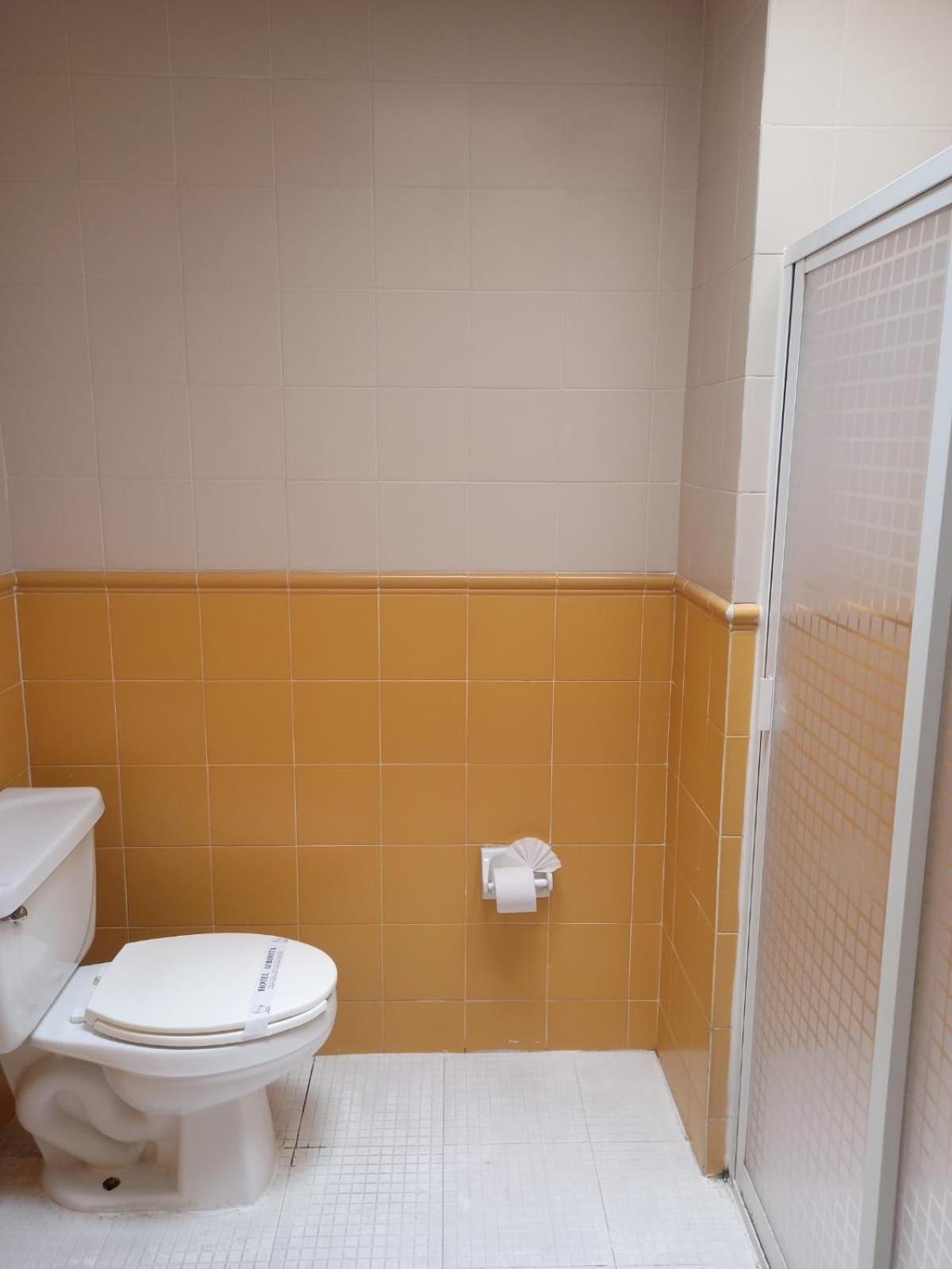Standard Double Room - Photo 6
