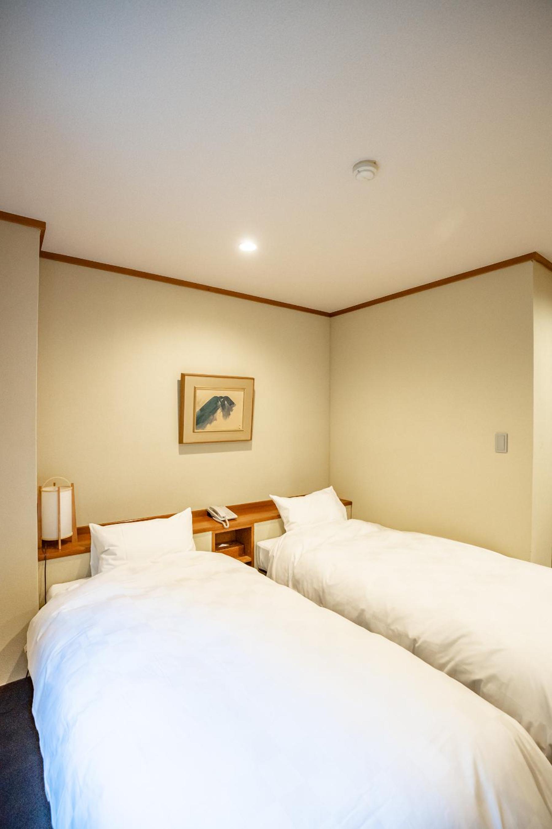 Twin Room with Tatami Area and Shared Bathroom photo 2