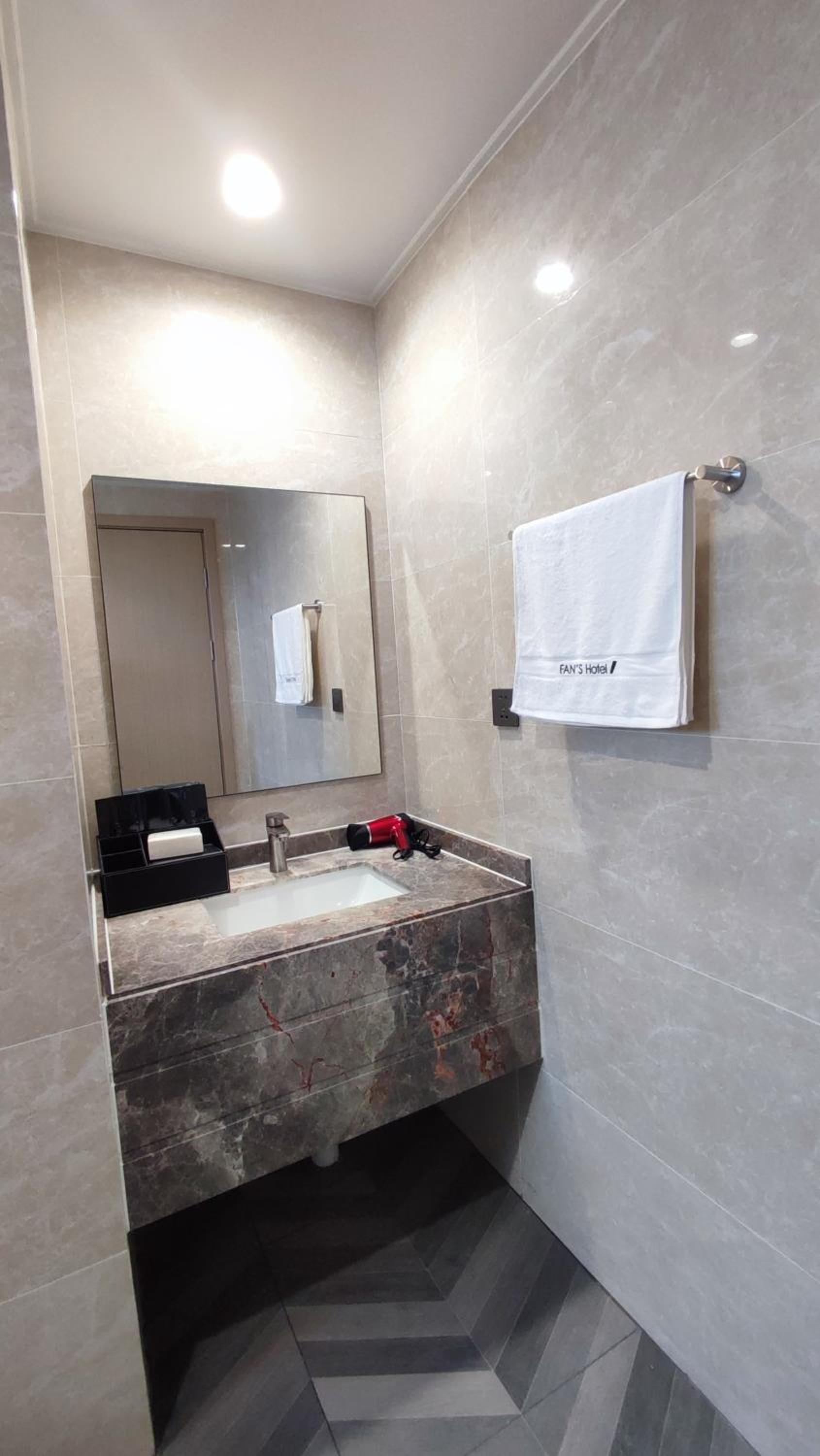 Deluxe Double or Twin Room - Photo 4