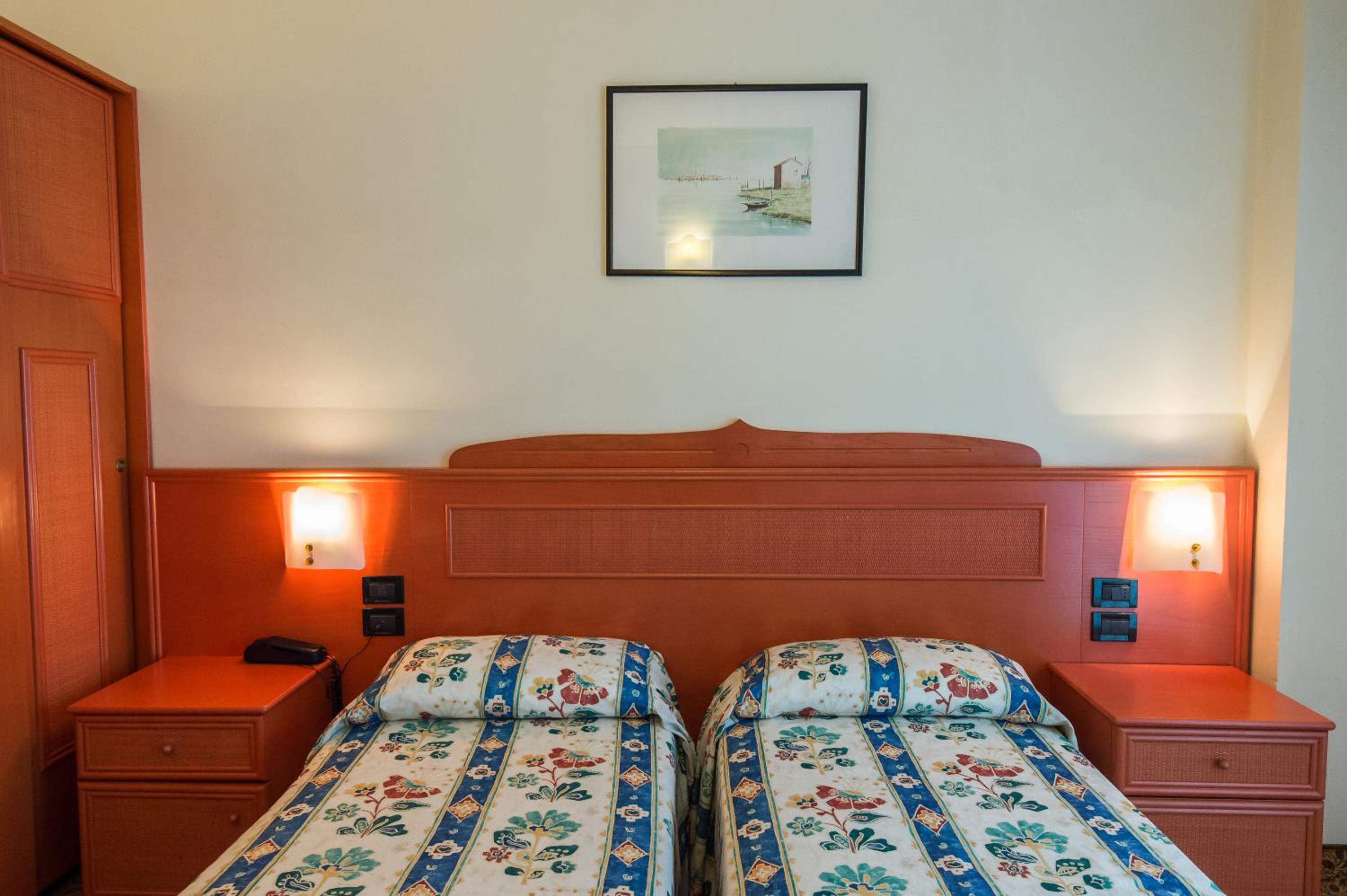 Double or Twin Room photo 3