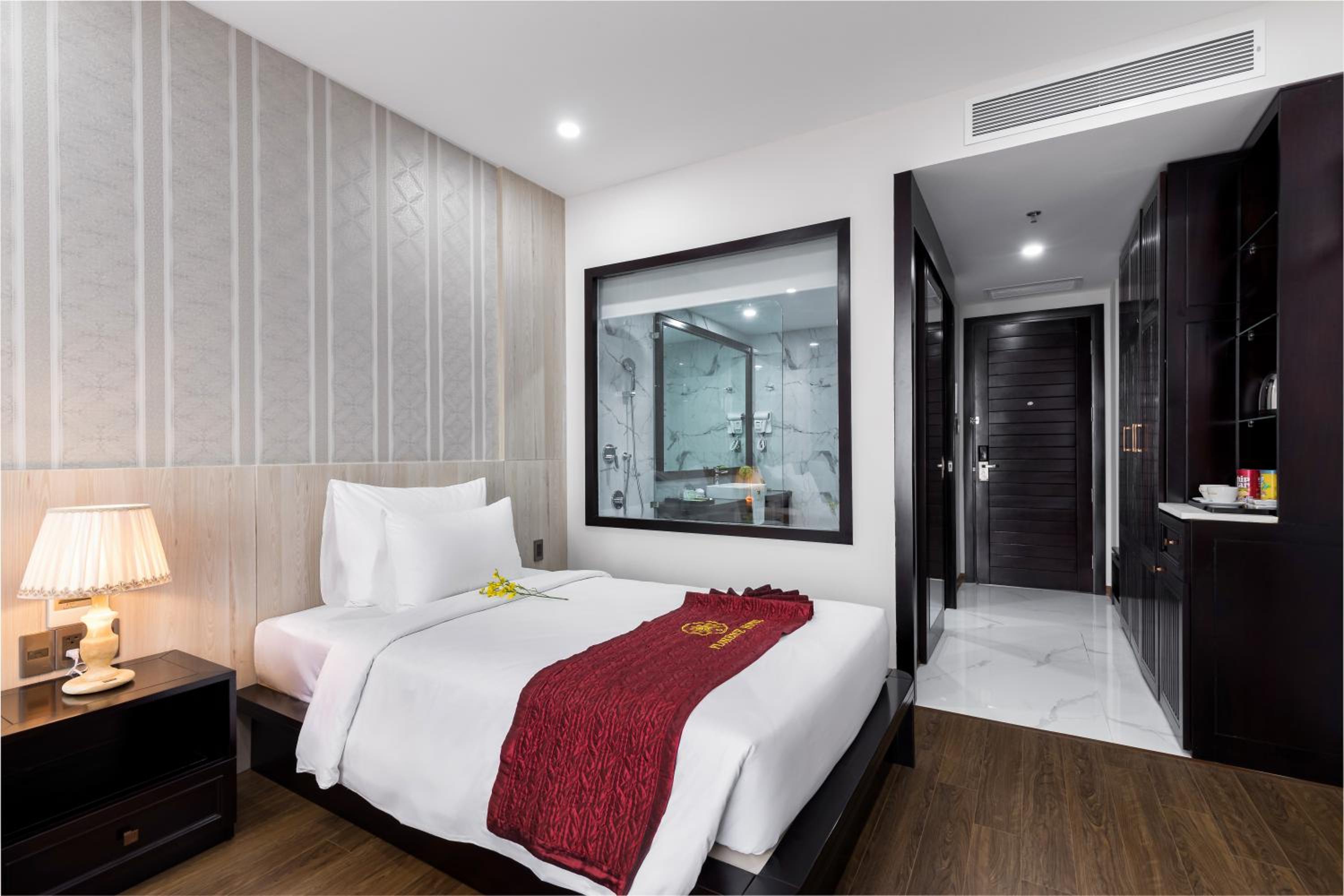 Twin Room with City View - Photo 6