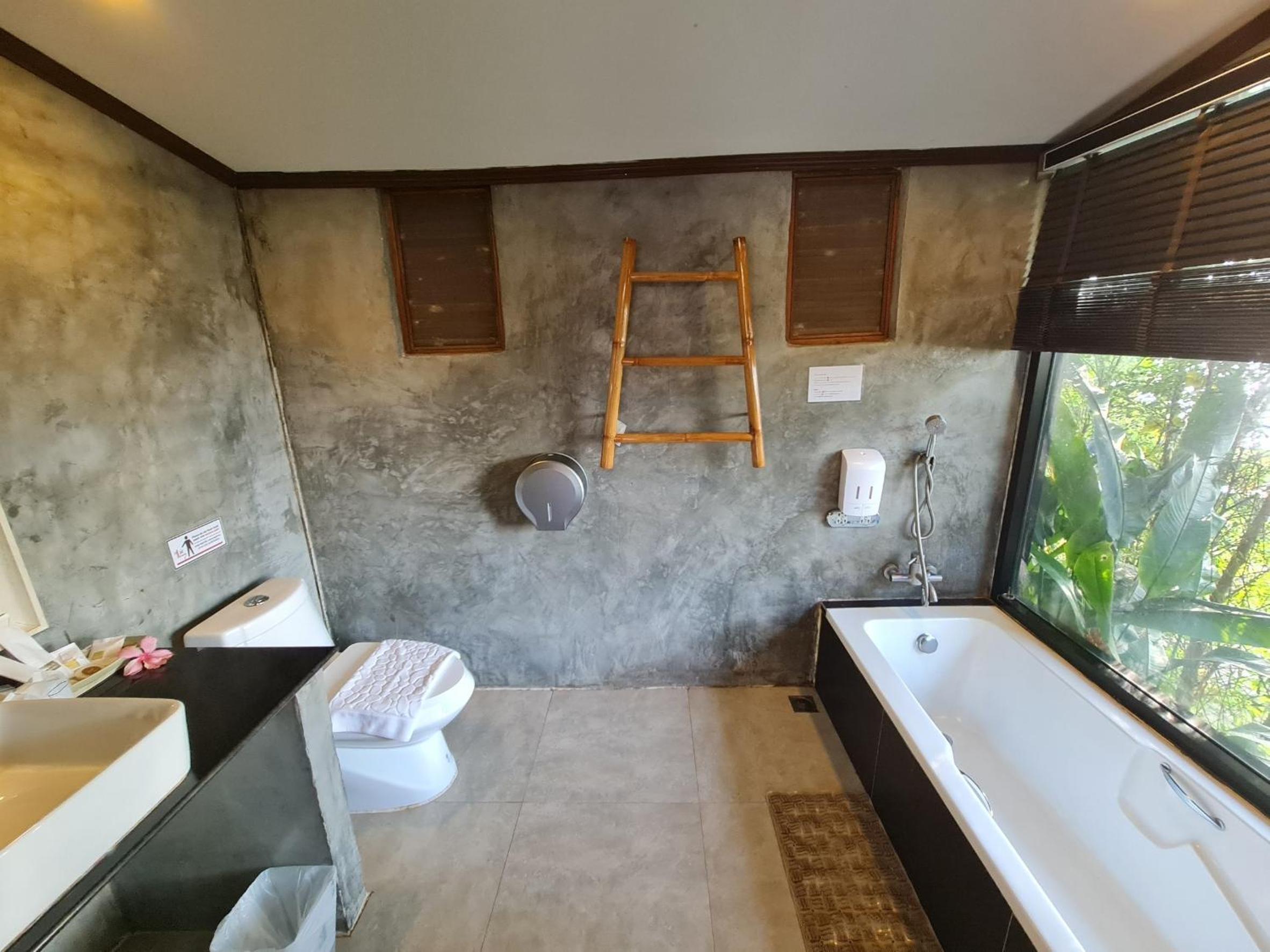 Villa with Lake View - Photo 13