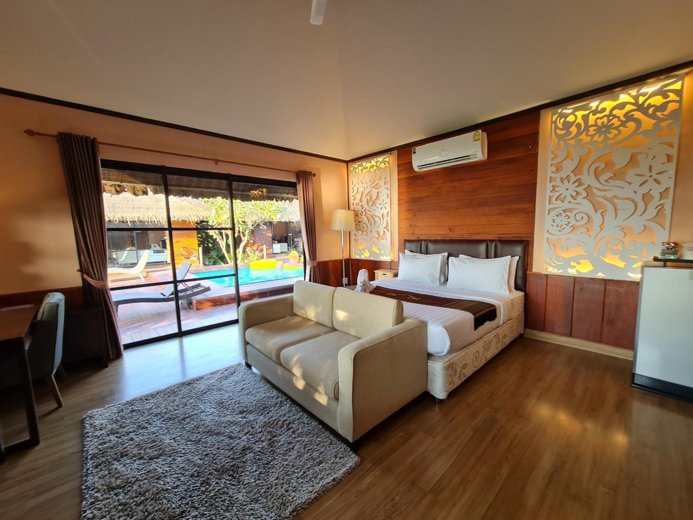 Villa with Lake View - Photo 16