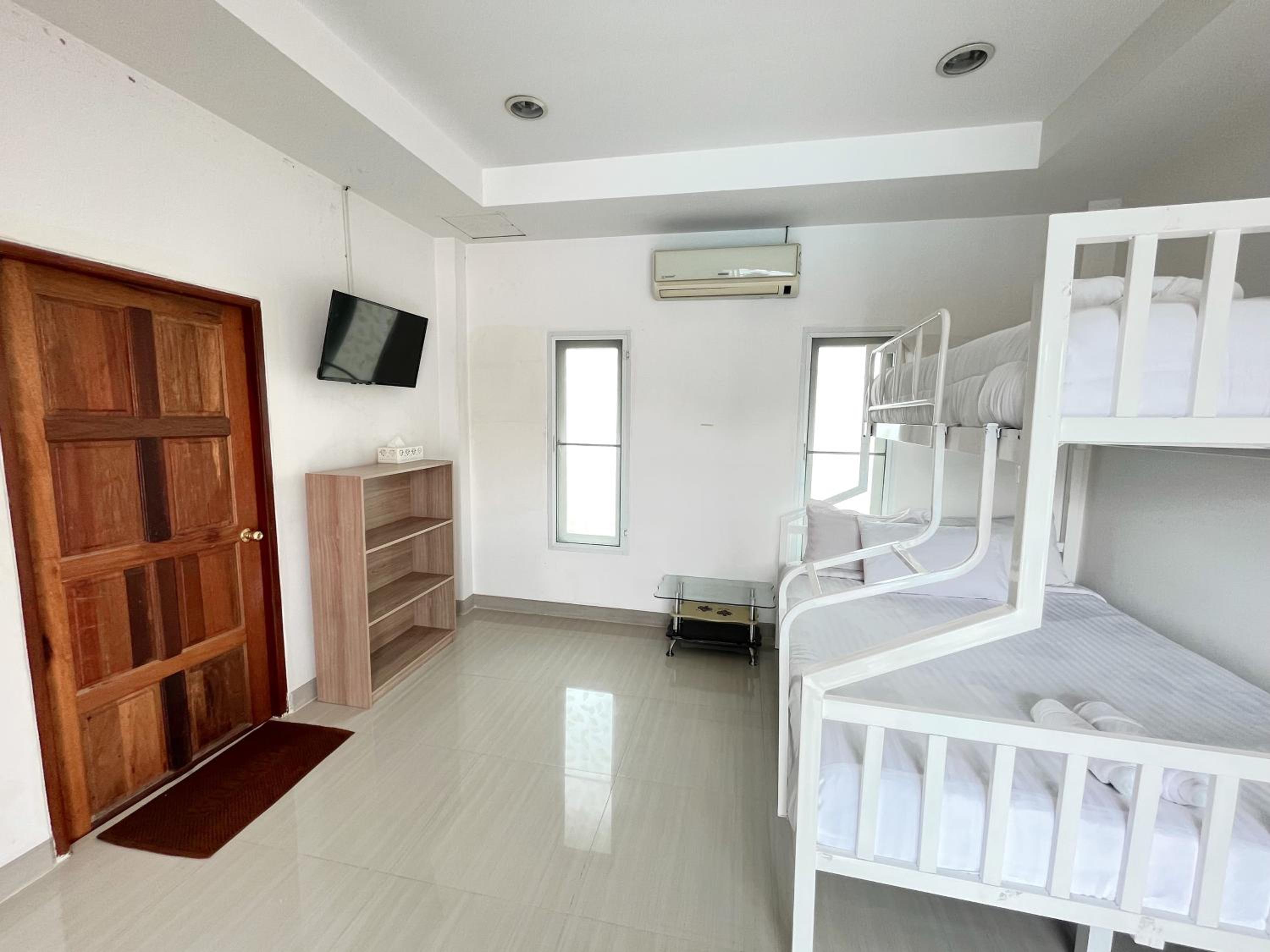 Triple Room with Pool View - Photo 1