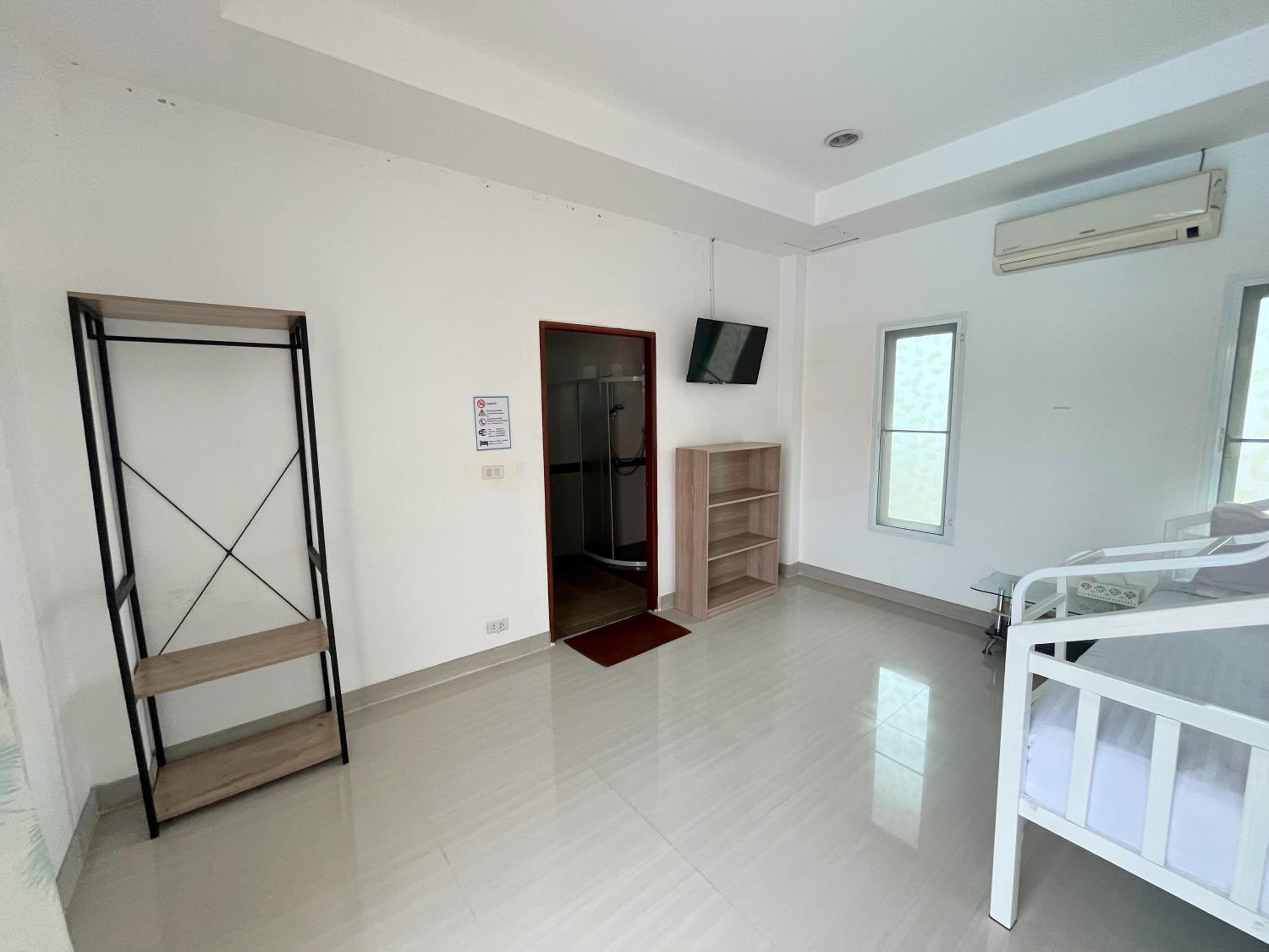 Triple Room with Pool View - Photo 3
