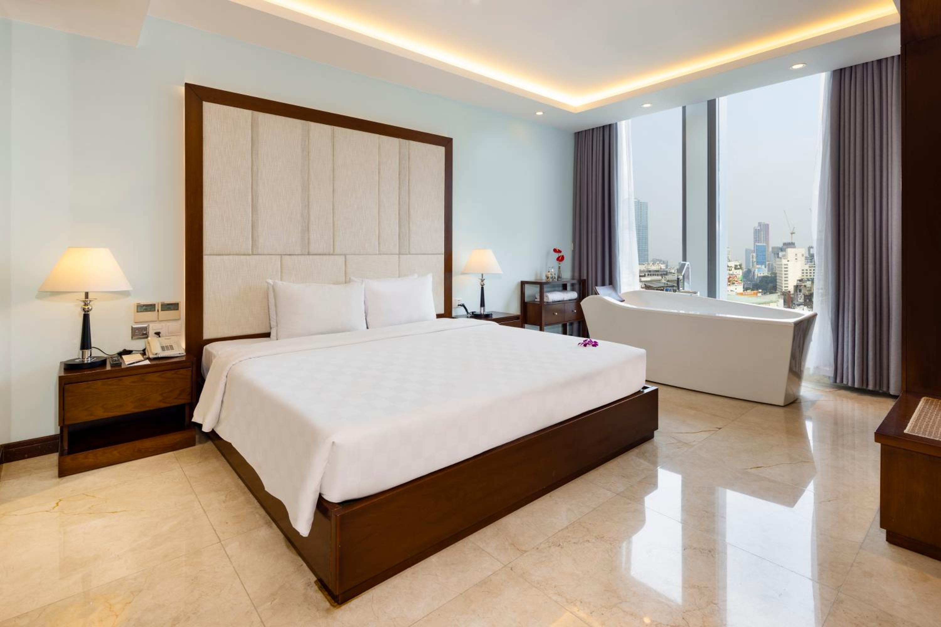 Luxury Panorama Suite with City View and daily afternoon tea