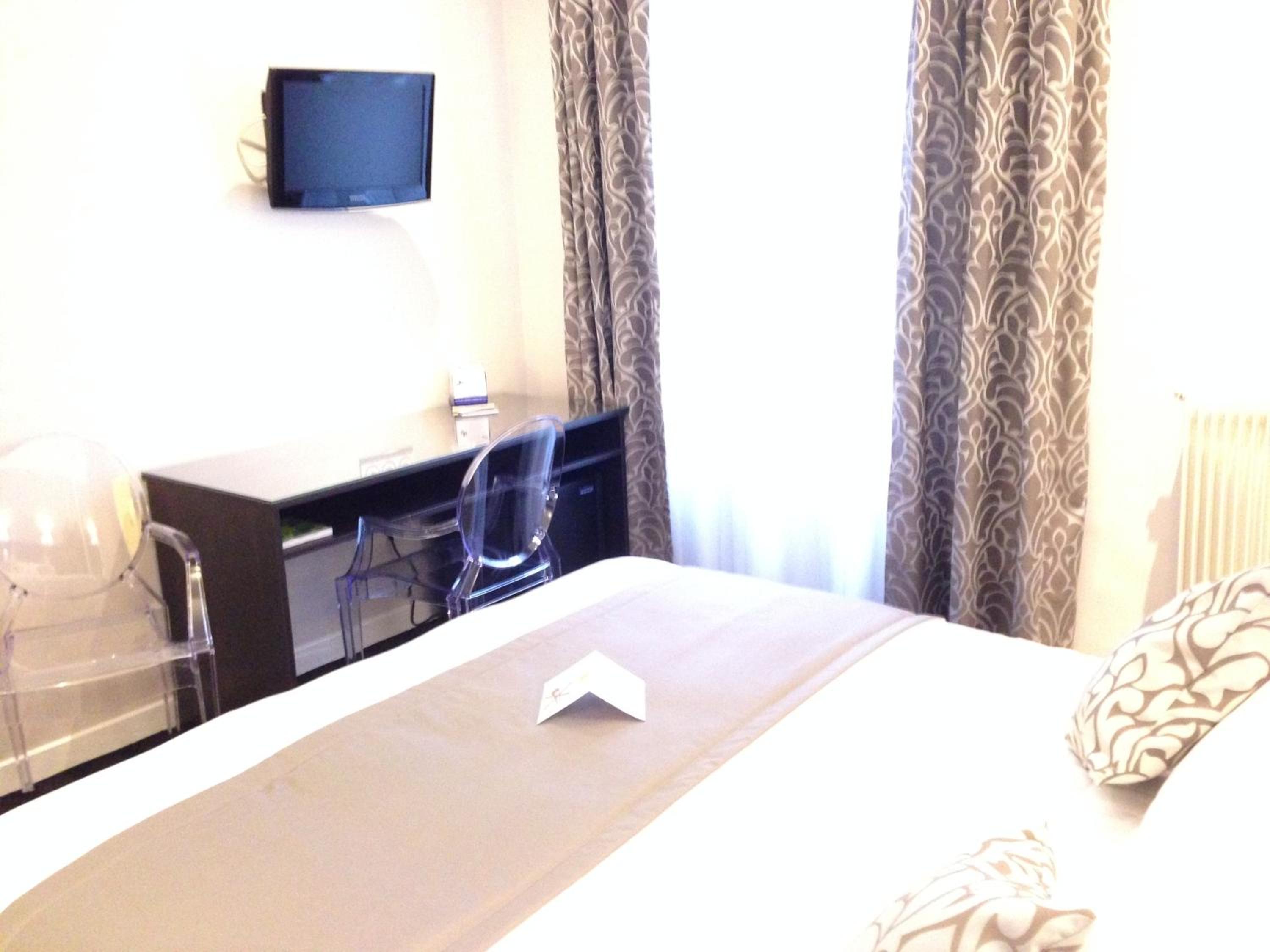 Comfort Double Room with Shower - Photo 12