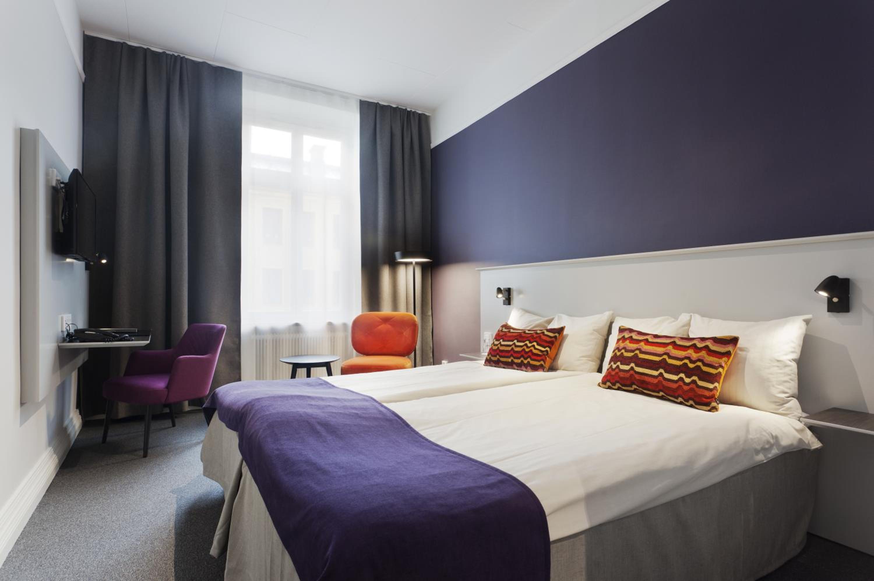 Standard Twin Room - Photo 3
