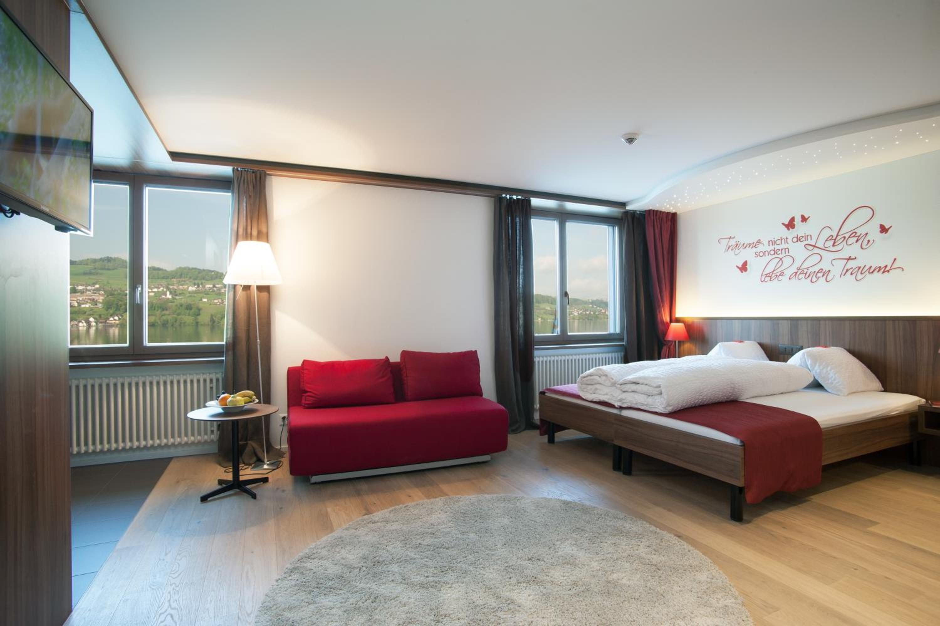 Twin Room with Lake View - Photo 15