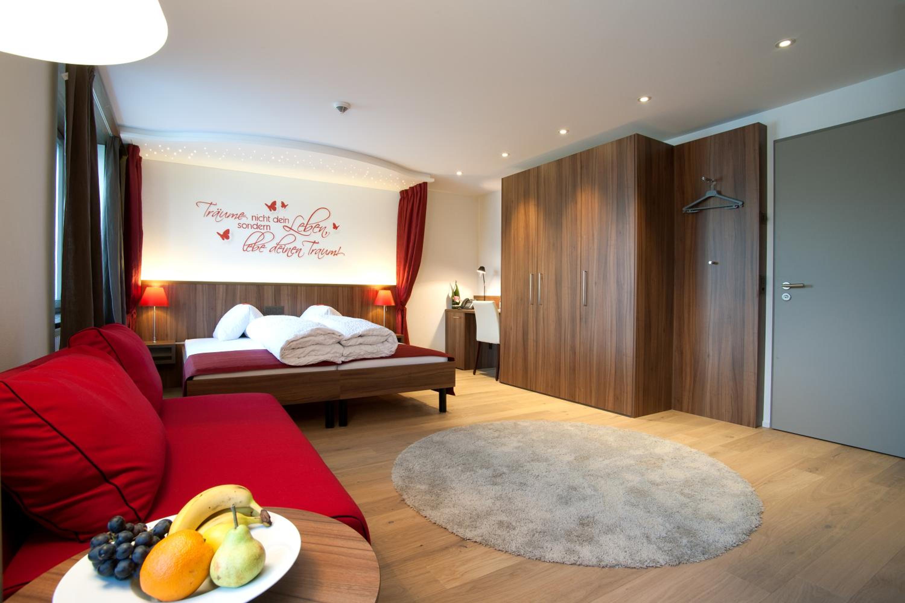Twin Room with Lake View - Photo 10