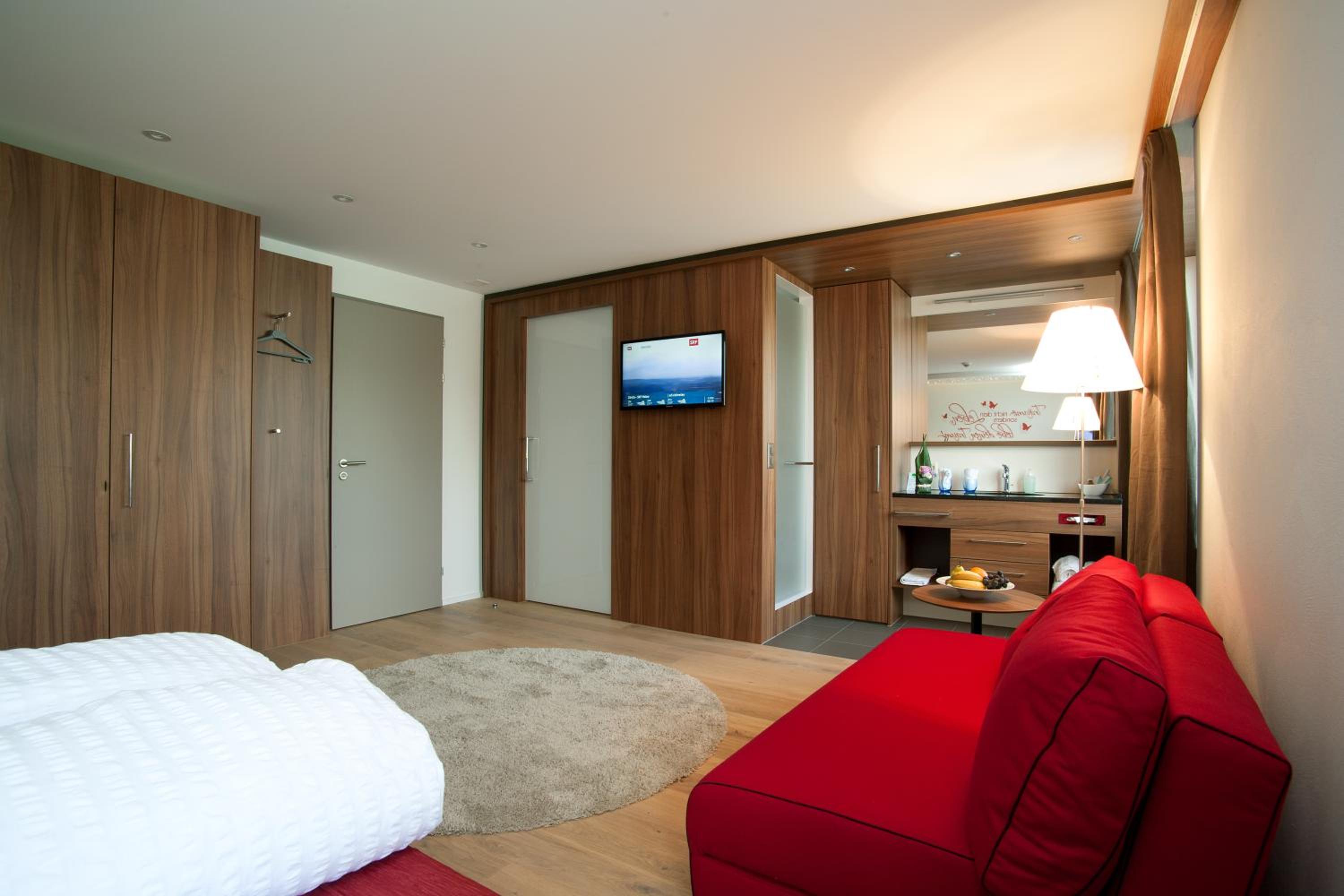 Twin Room with Lake View - Photo 9