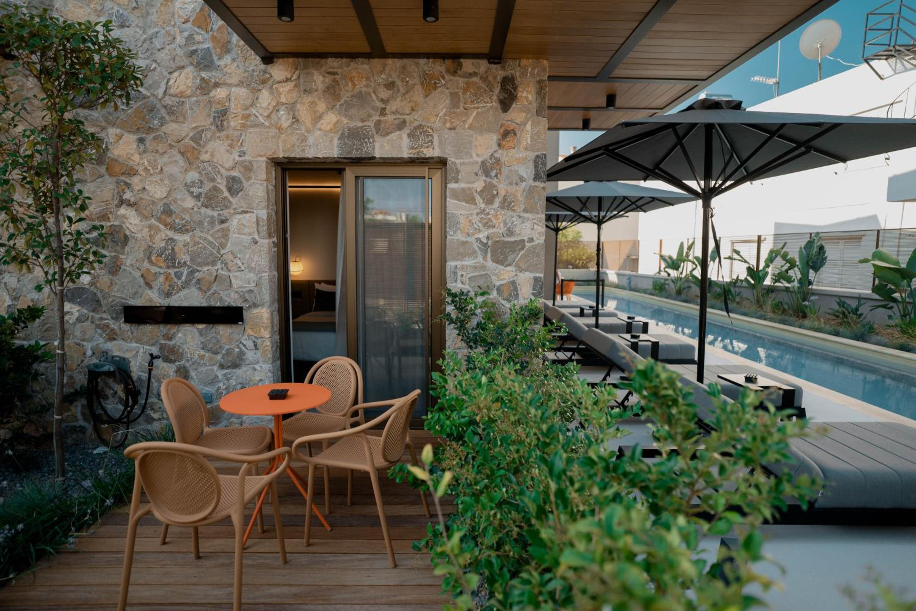 Luxury Suite with Veranda and Pool View photo 3
