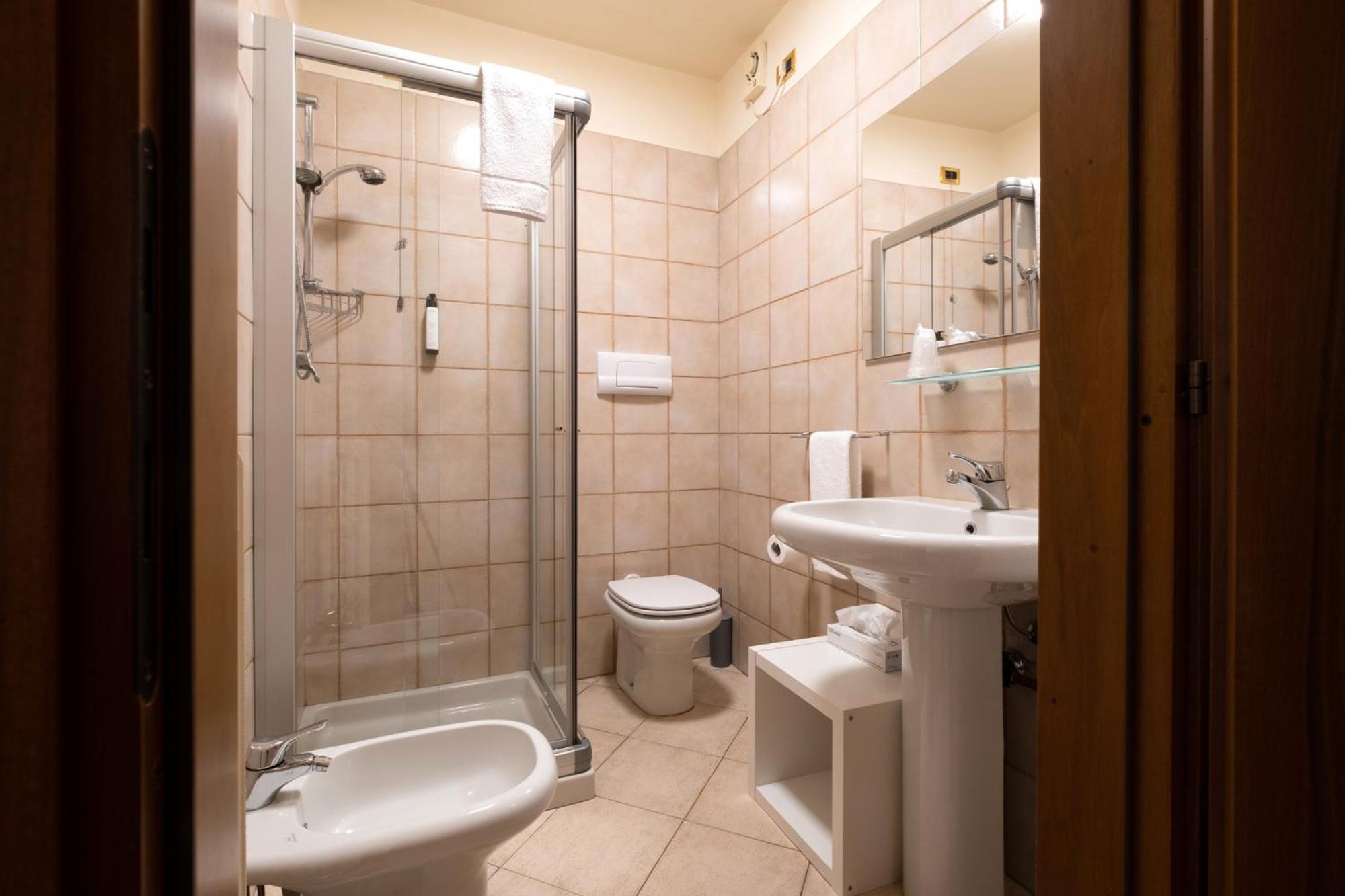 Triple Room - Photo 8