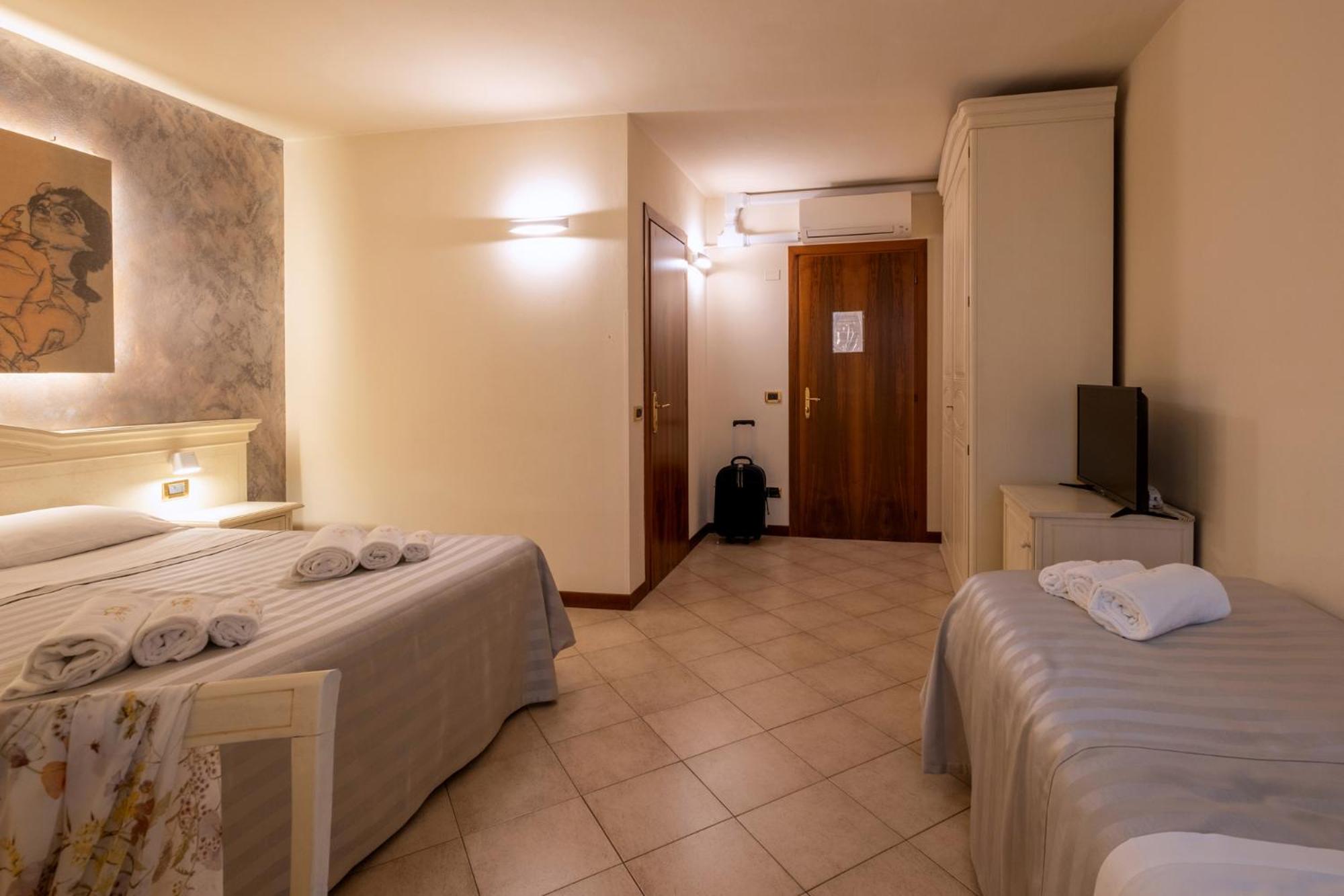 Triple Room - Photo 2