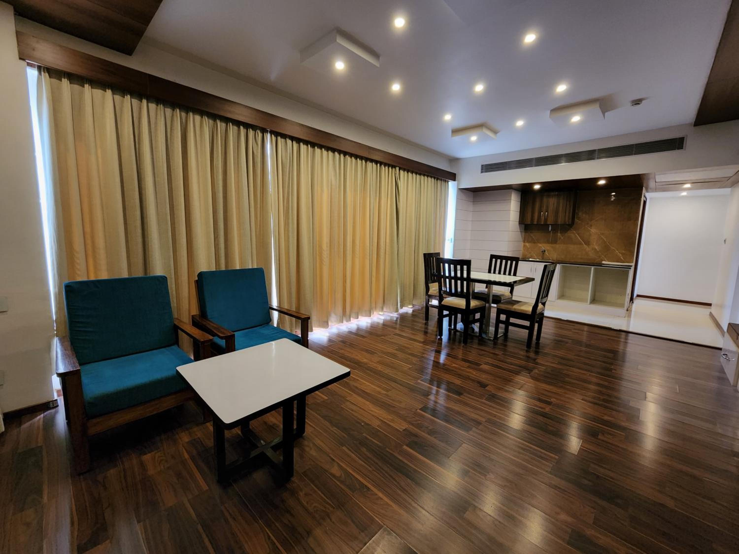 Suite - Photo 14