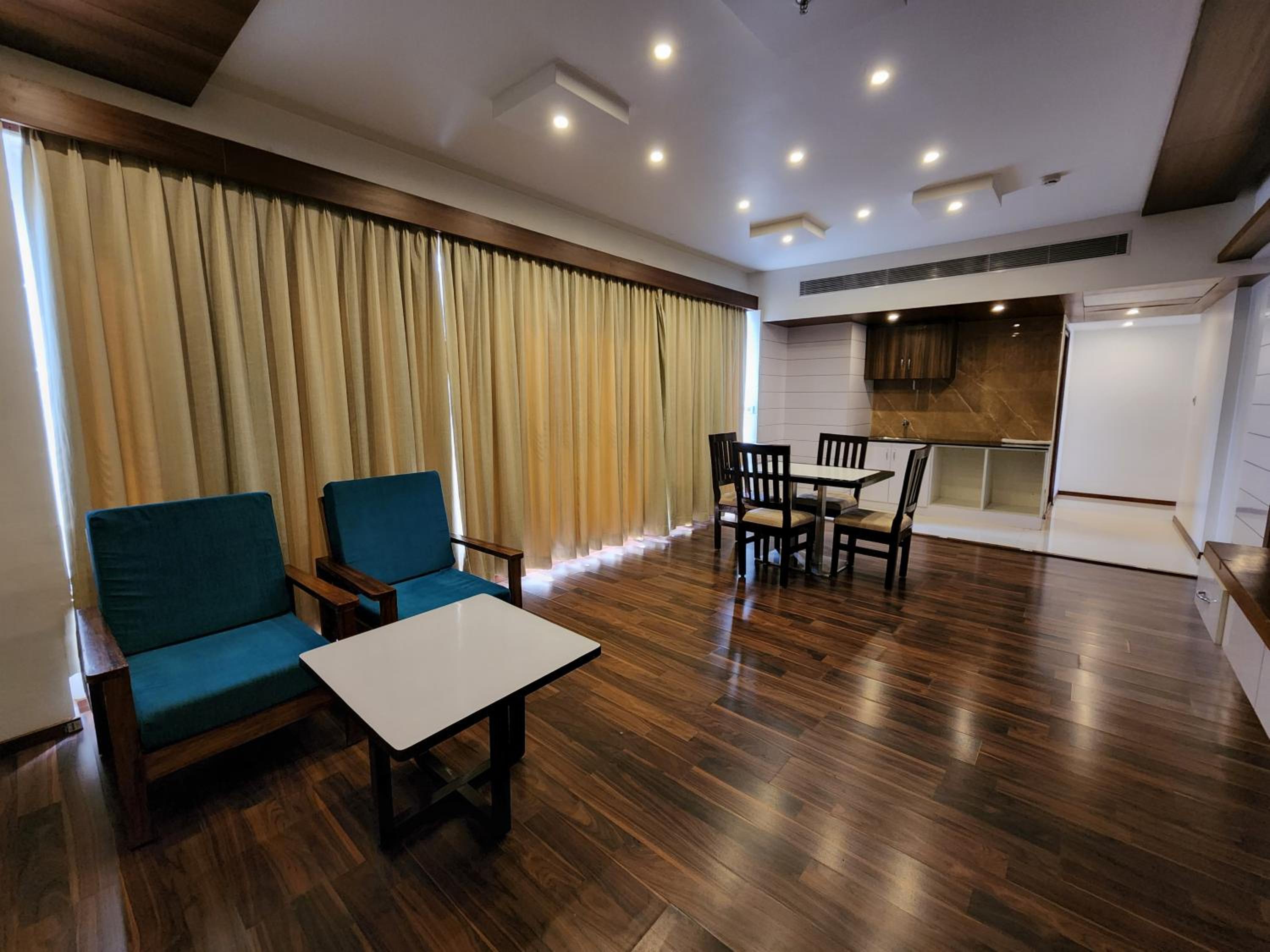 Suite - Photo 8