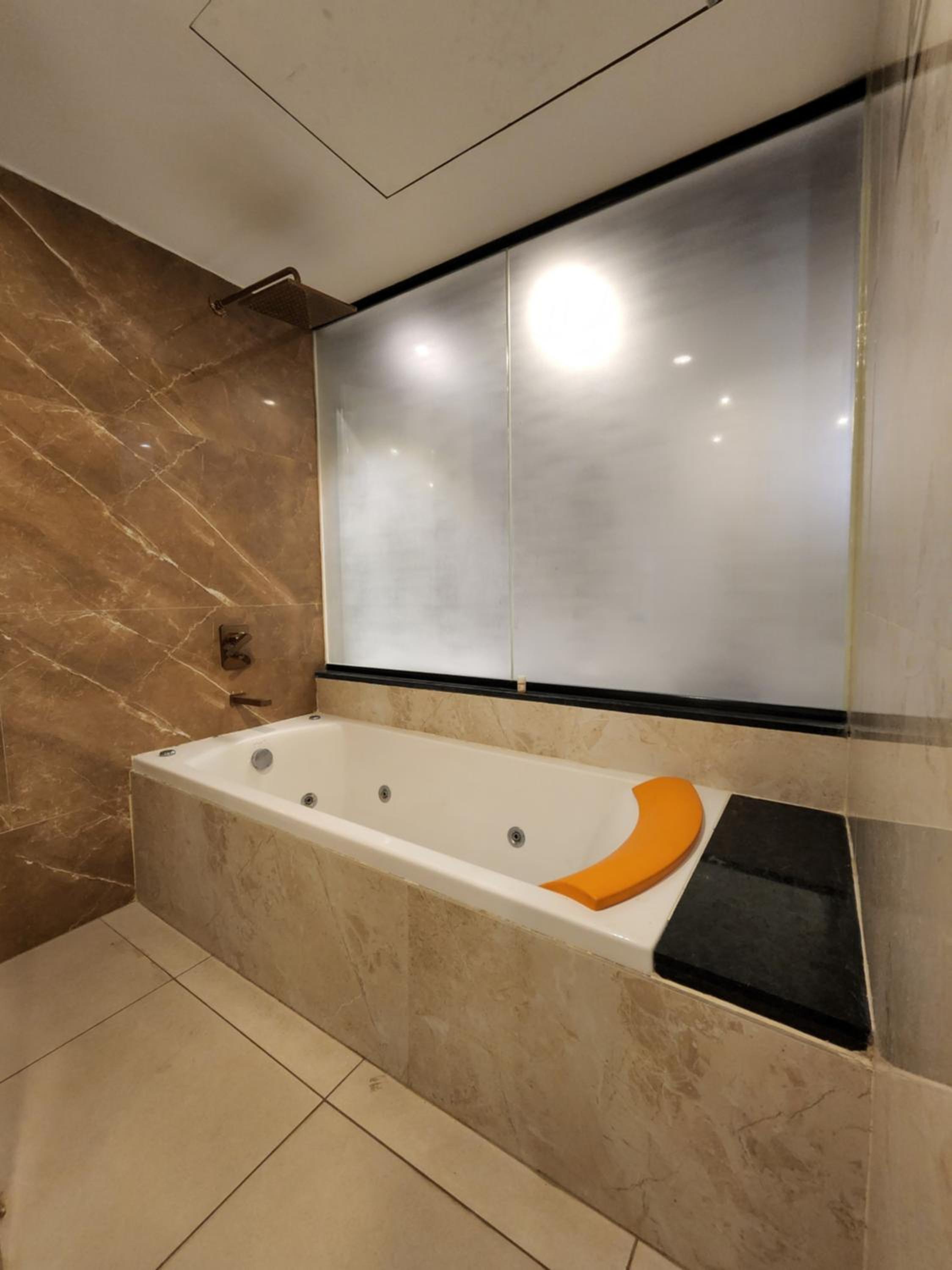 Suite - Photo 12