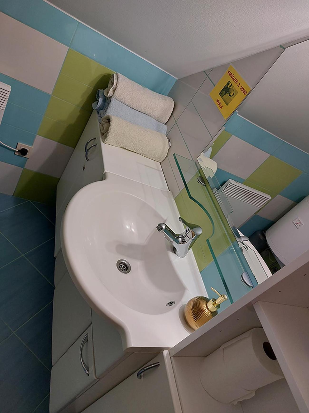 Two-Bedroom House - Photo 11