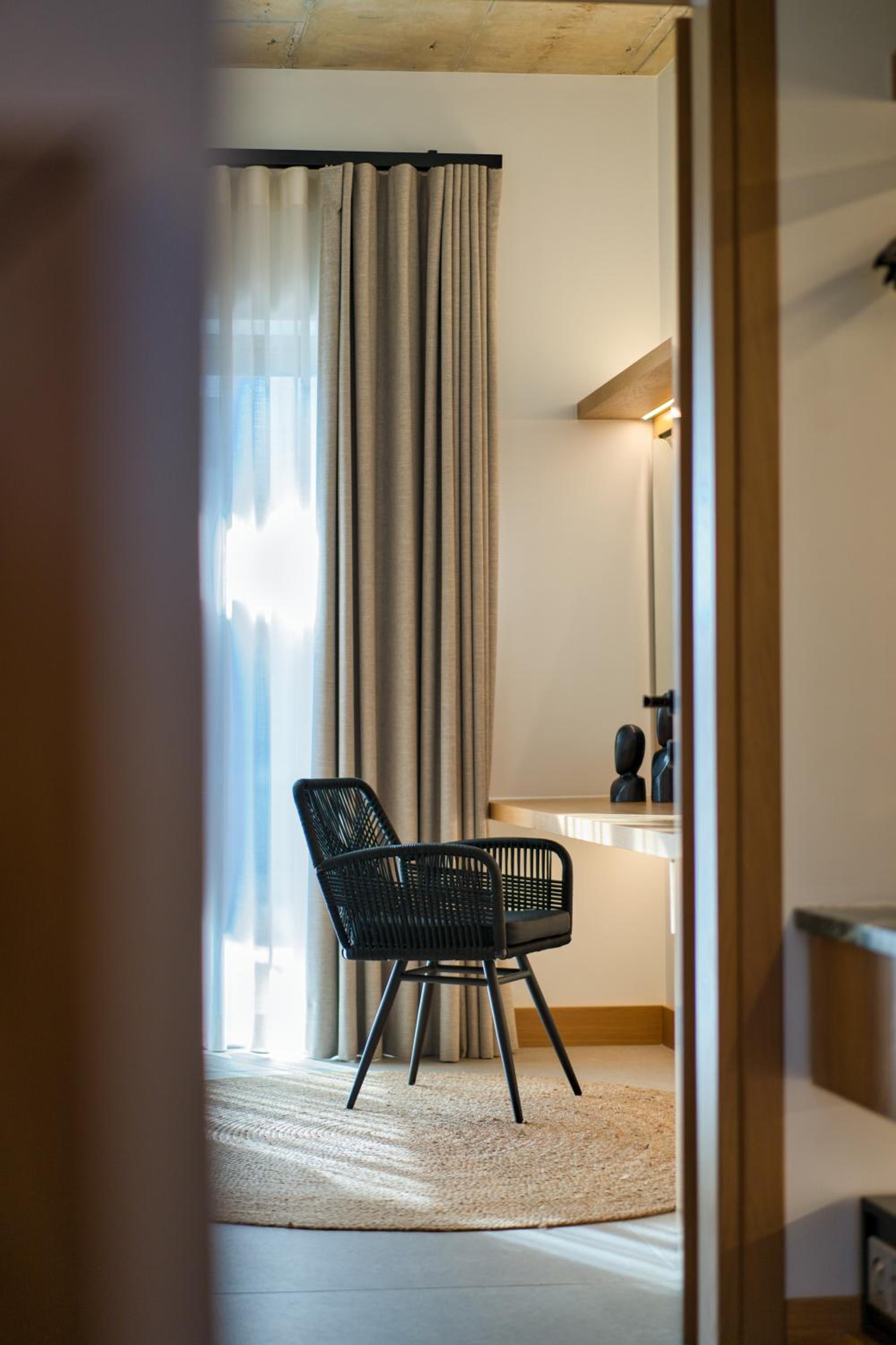 Luxury Suite with Pool View  - Photo 4