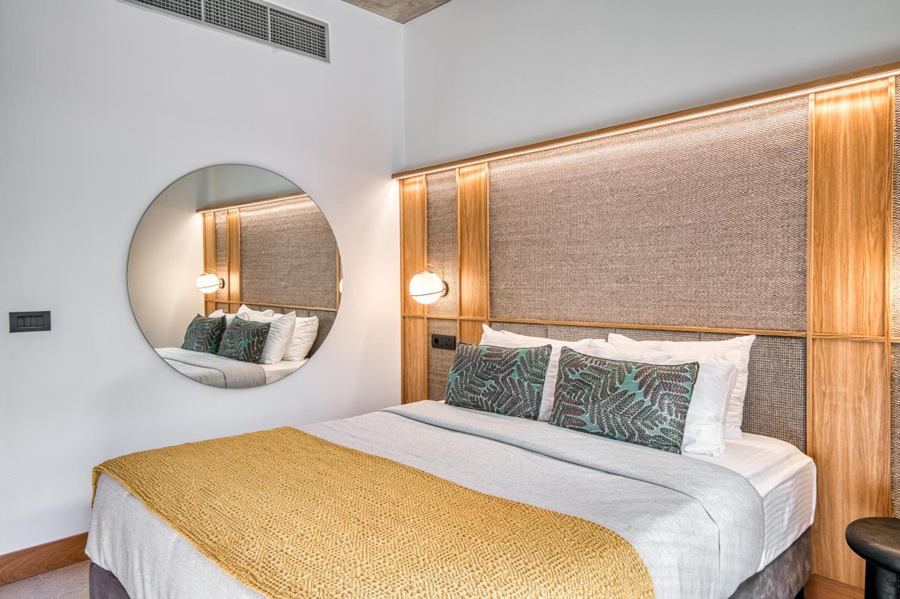 Luxury Suite with Pool View  - Photo 1