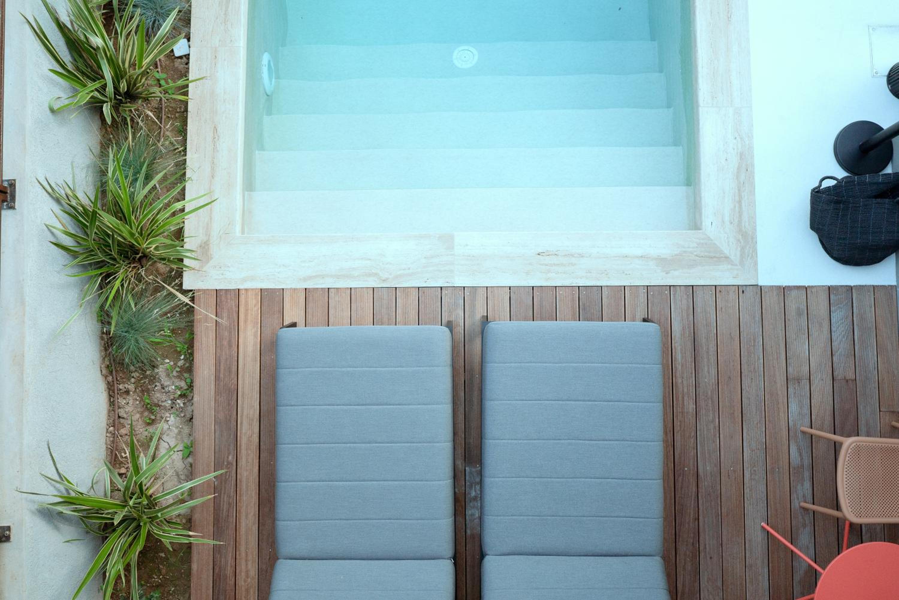 Luxury Suite with Pool View  - Photo 5