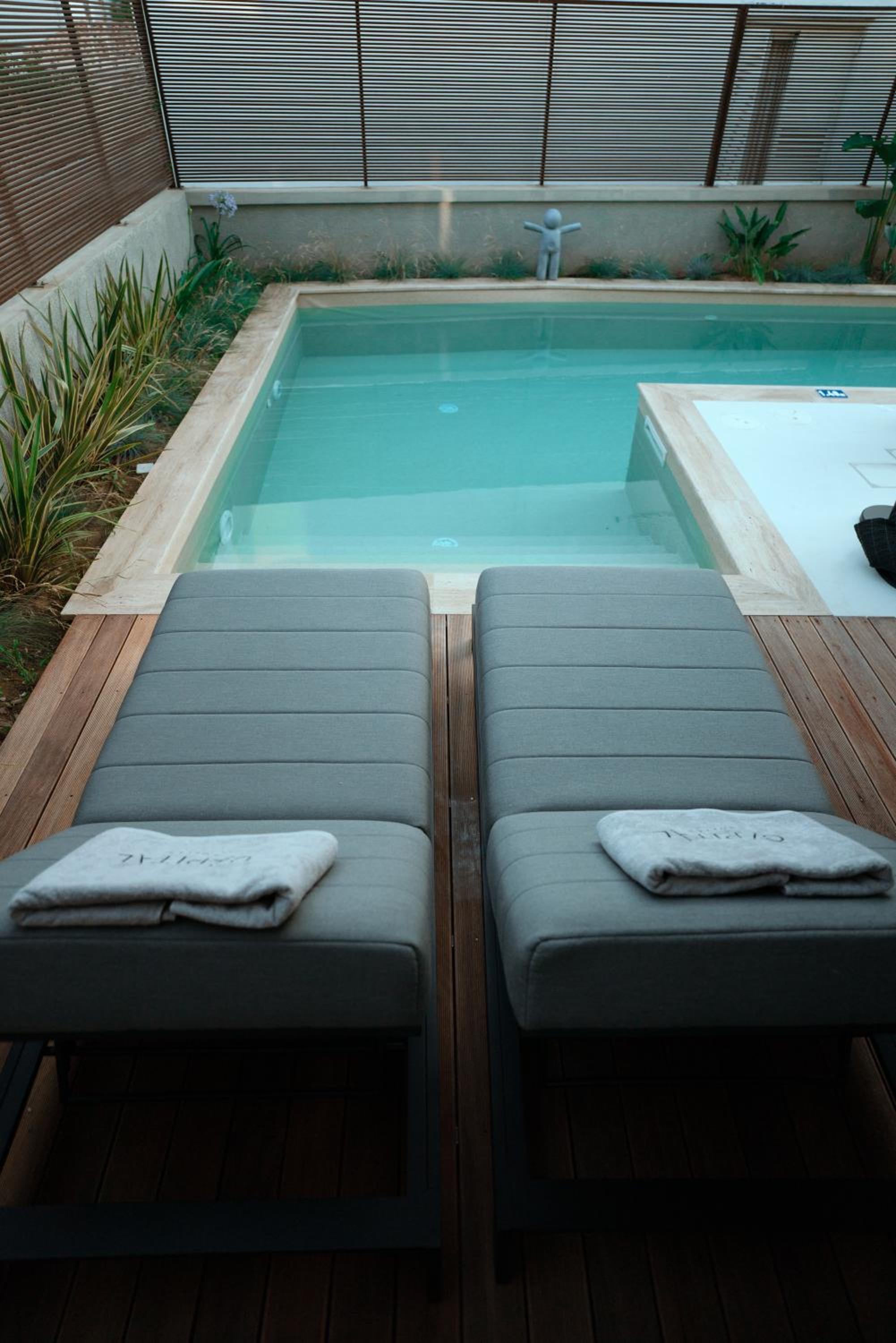 Luxury Suite with Pool View  - Photo 6