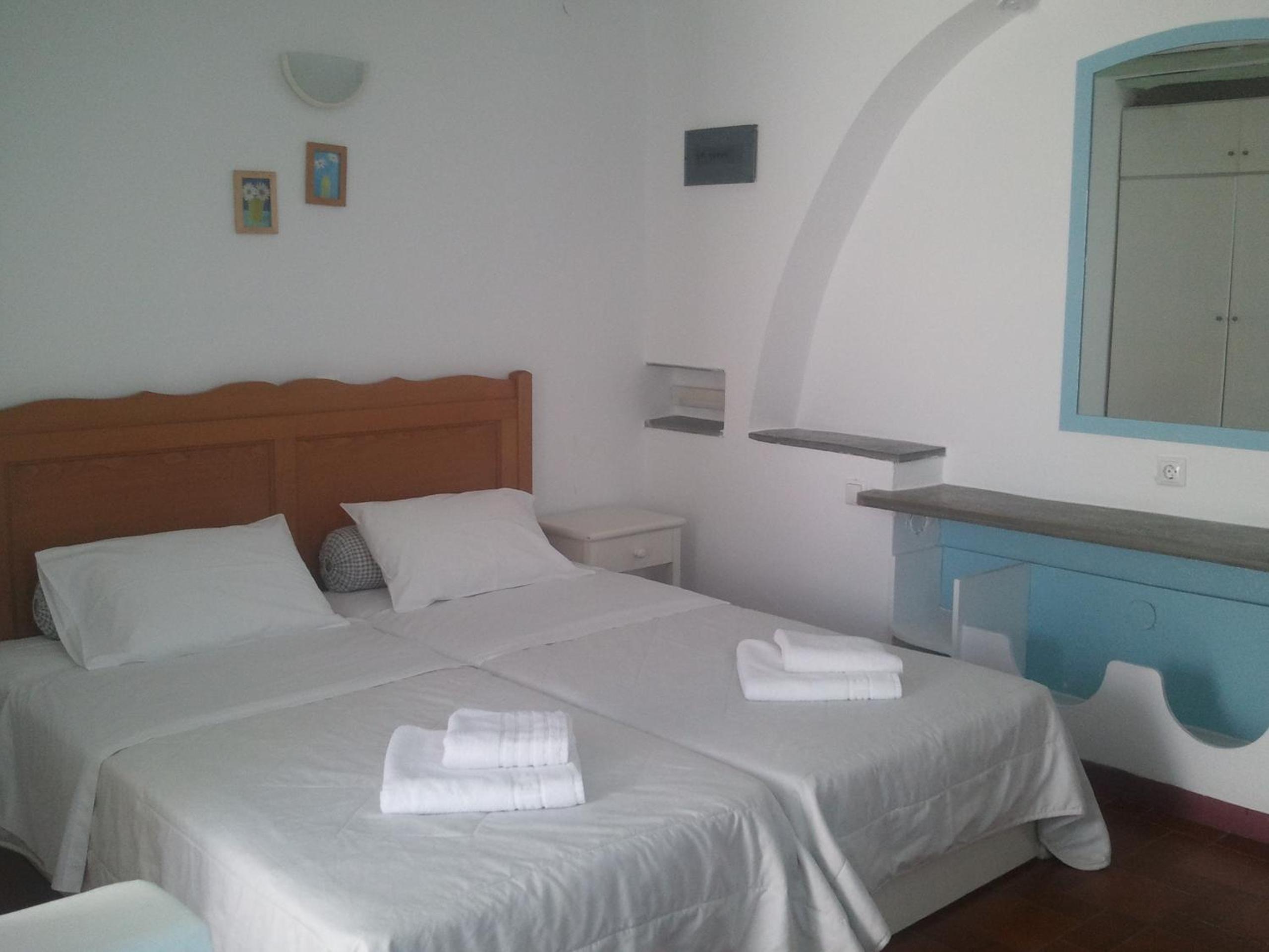 Twin Room with no view - Photo 2